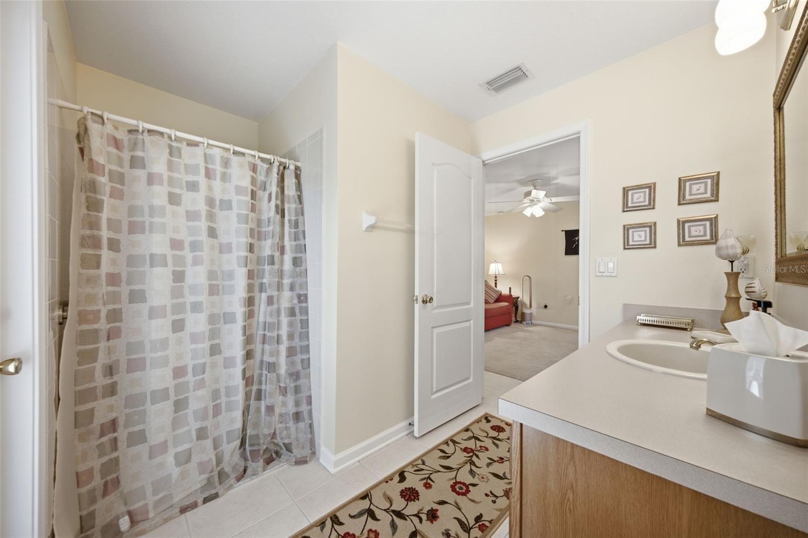 LEXINGTON OAKS VILLAGE 17 UNITS A & B - Residential