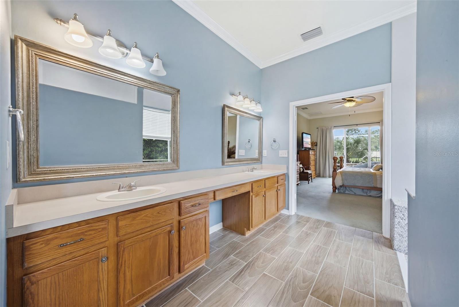 LEXINGTON OAKS VILLAGE 17 UNITS A & B - Residential