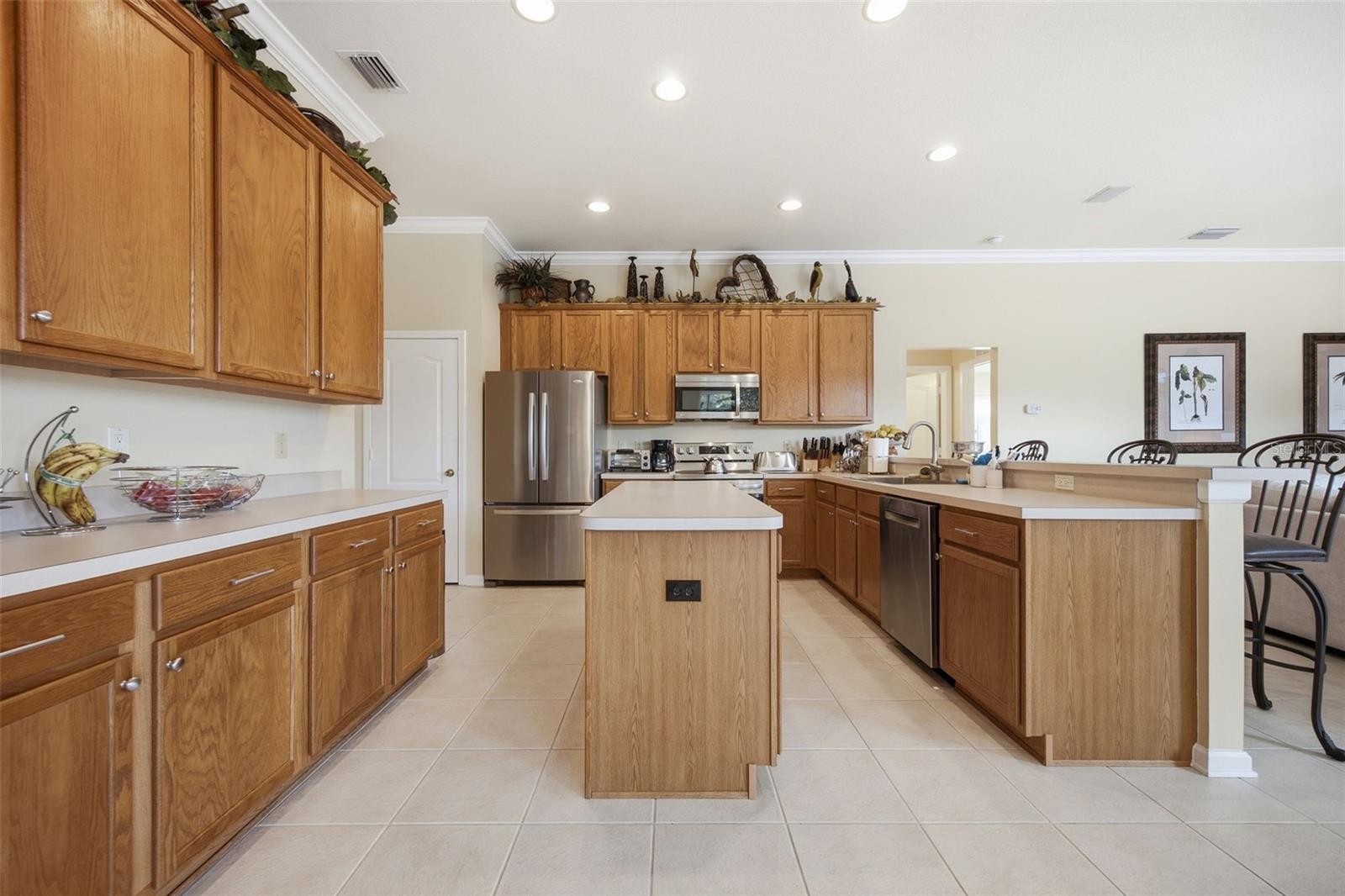 LEXINGTON OAKS VILLAGE 17 UNITS A & B - Residential