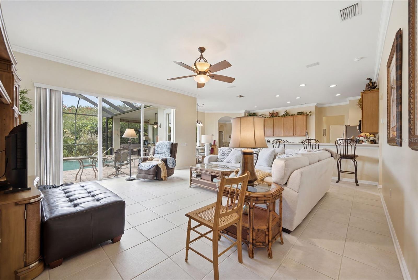LEXINGTON OAKS VILLAGE 17 UNITS A & B - Residential