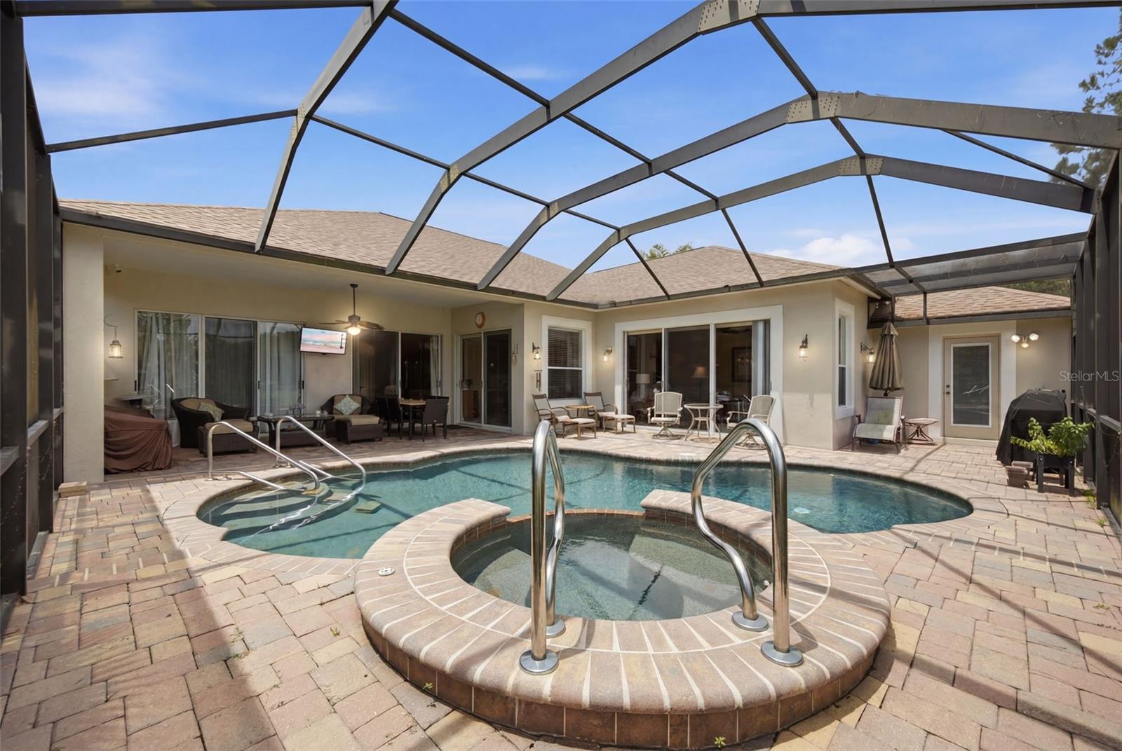 LEXINGTON OAKS VILLAGE 17 UNITS A & B - Residential