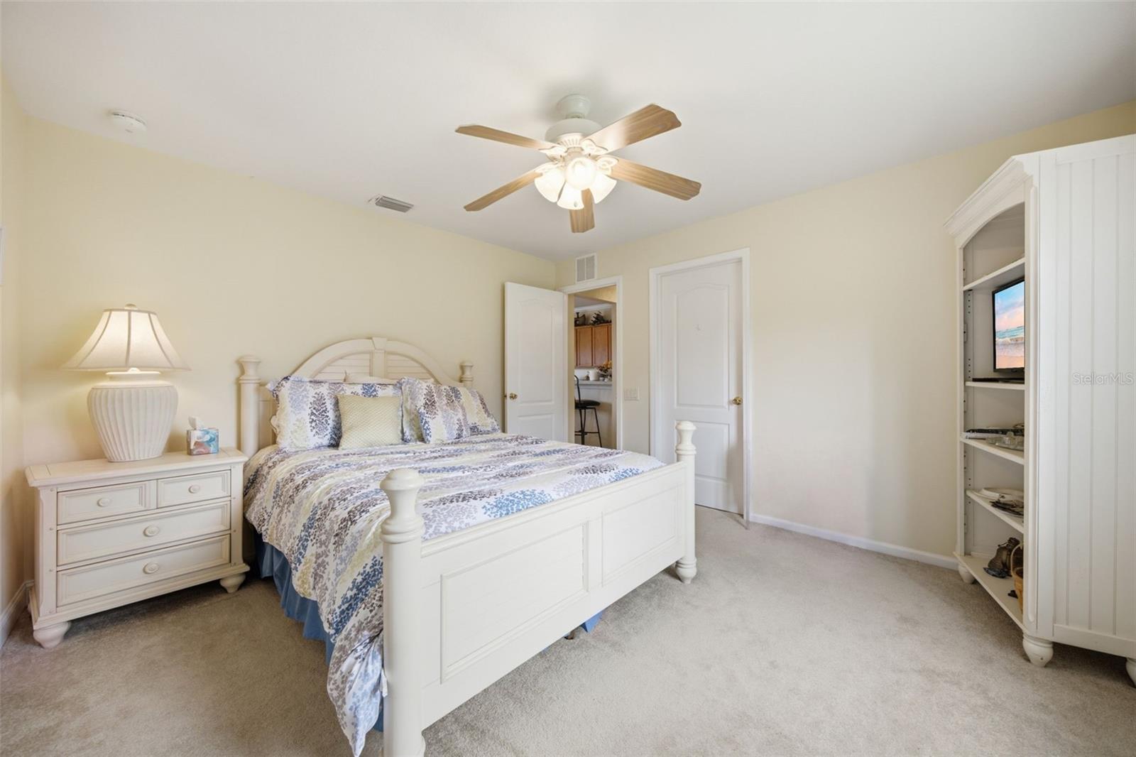 LEXINGTON OAKS VILLAGE 17 UNITS A & B - Residential