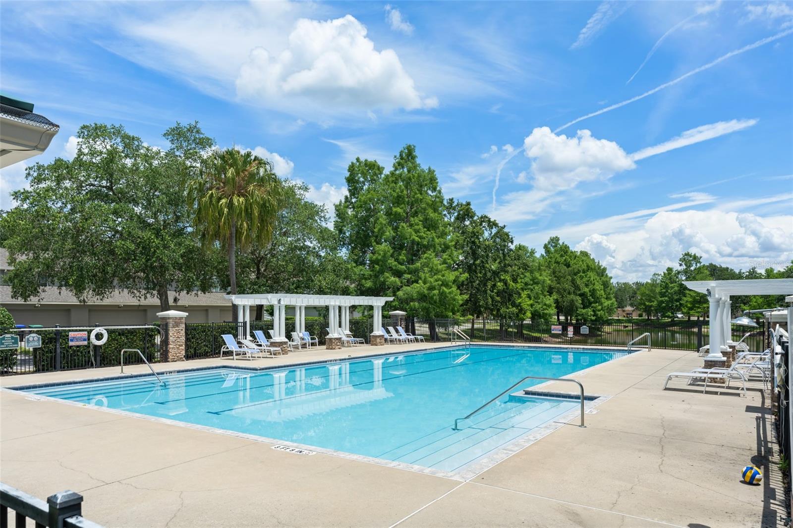 LAKES OF WINDERMERE - LAKE REAMS TOWNHOMES - Residential