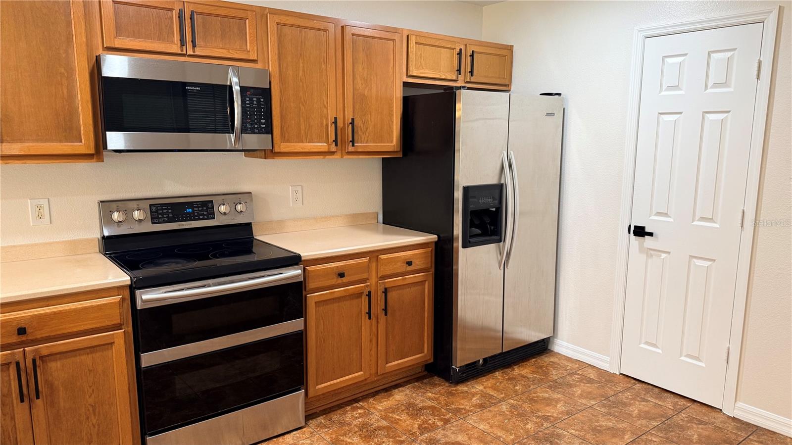 AMBER POINTE UNIT 2 - Residential Lease