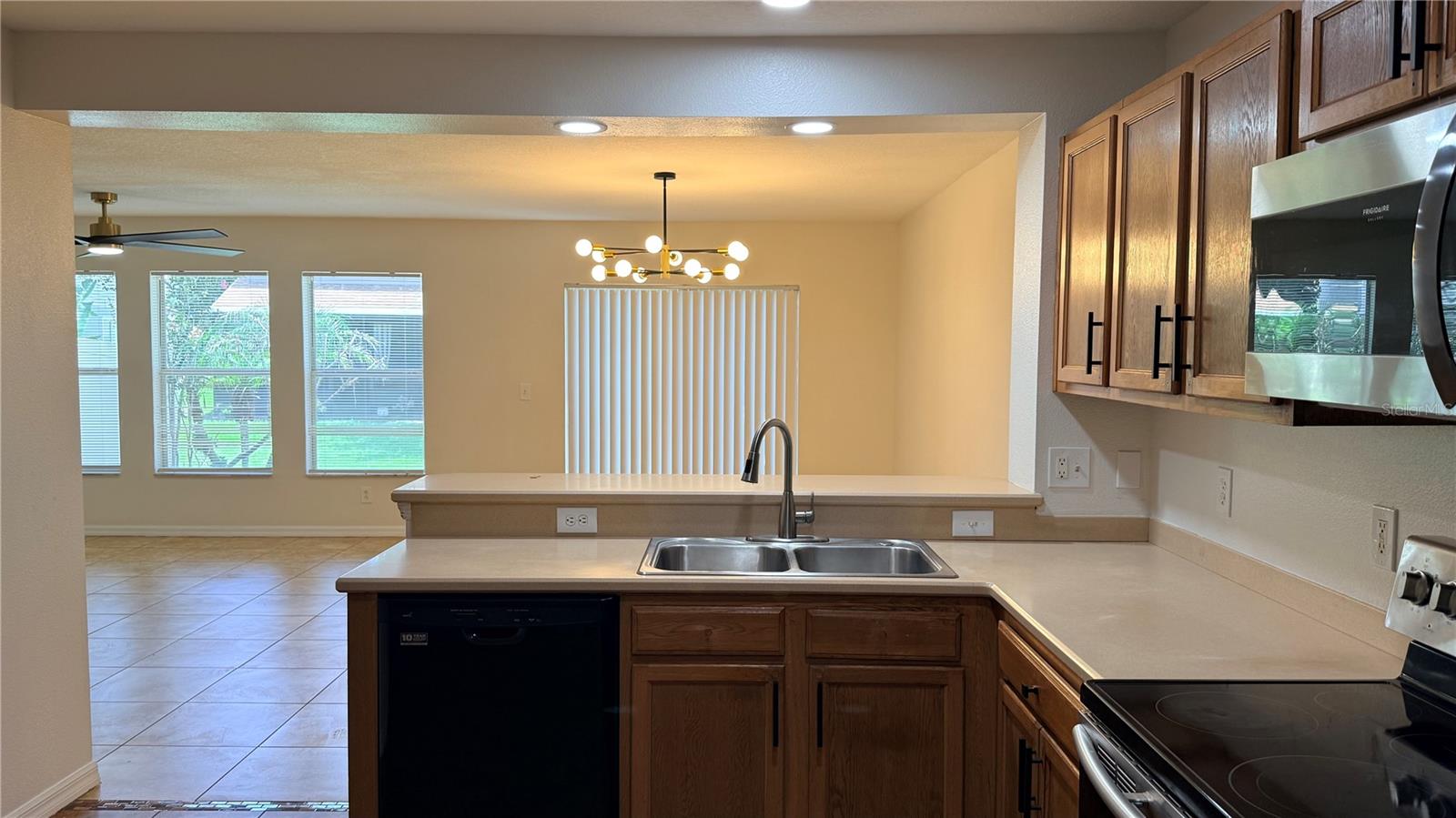 AMBER POINTE UNIT 2 - Residential Lease