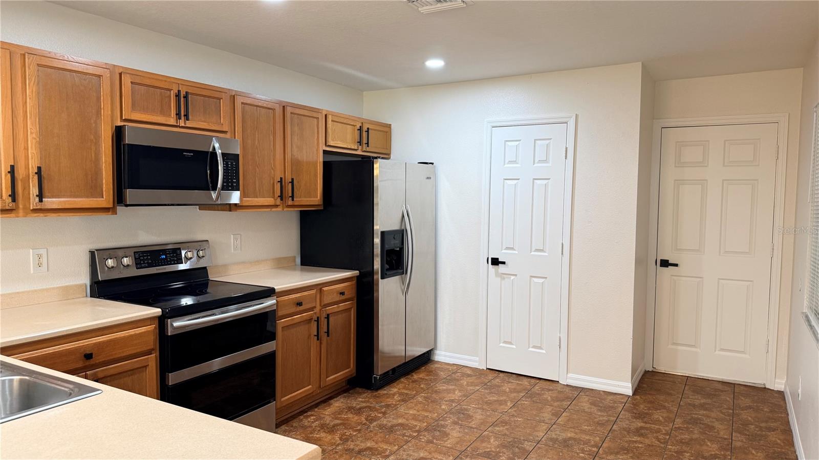 AMBER POINTE UNIT 2 - Residential Lease