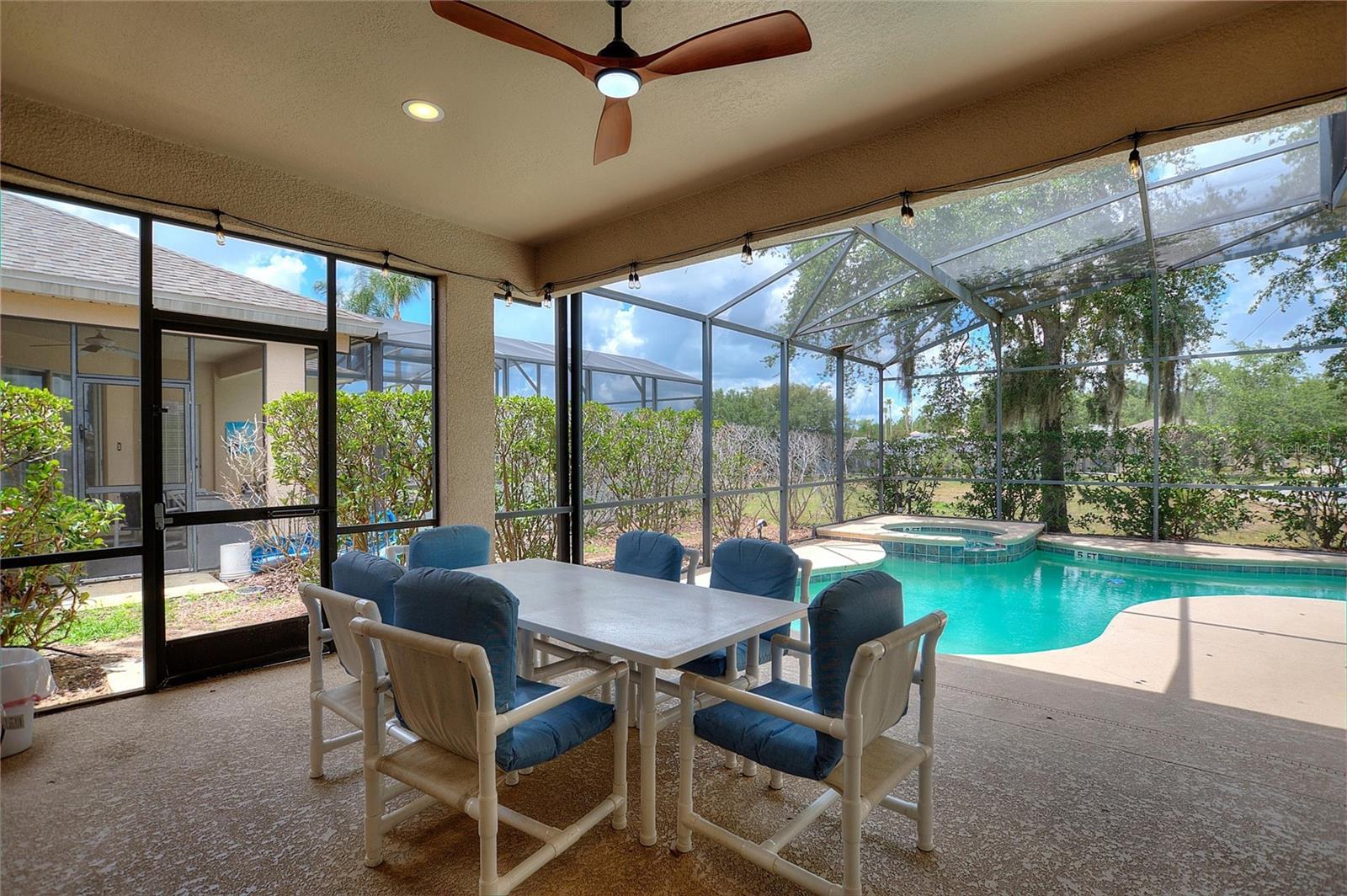CALABAY PARC AT TOWER LAKE - Residential