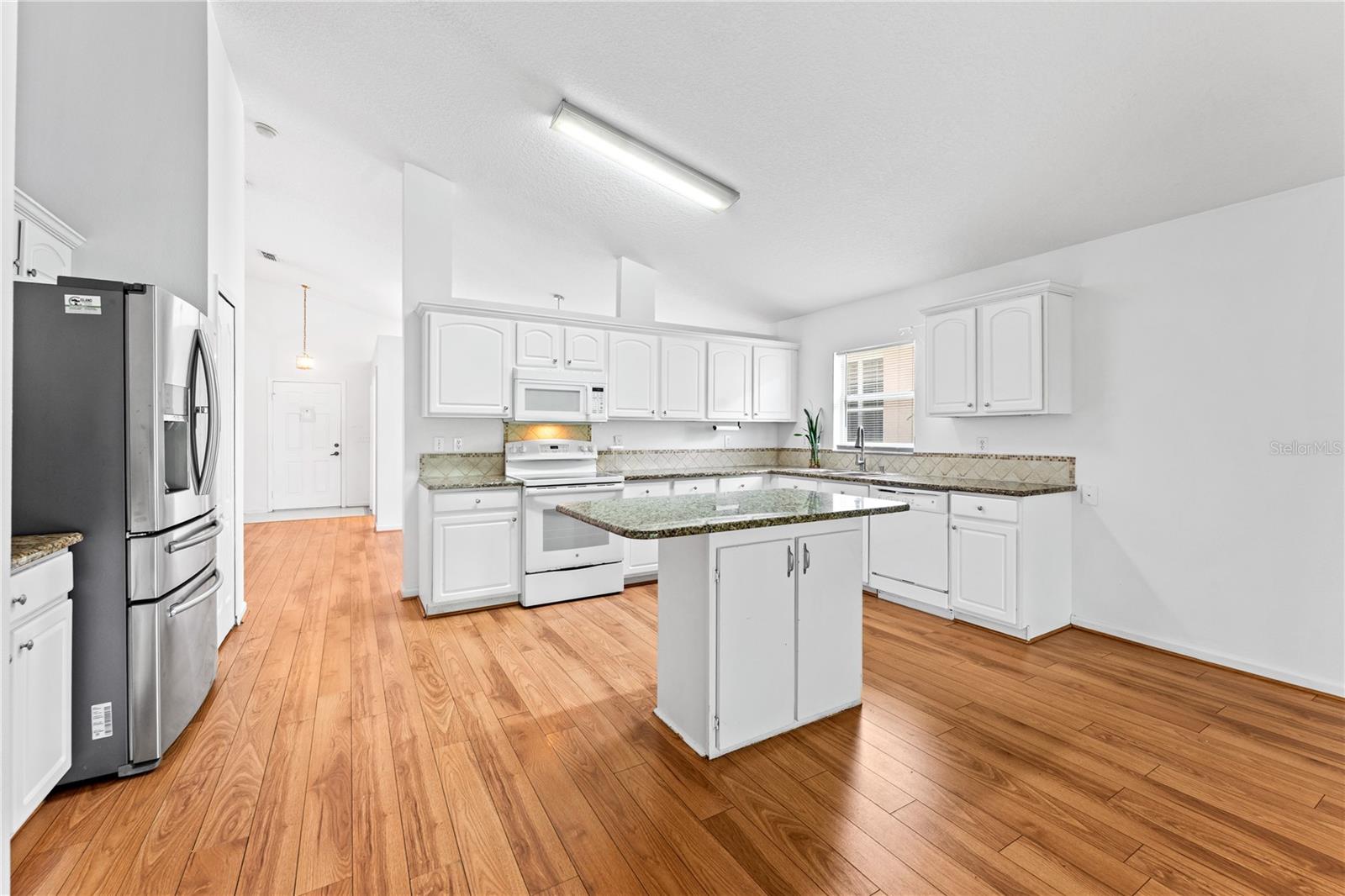 LAKE GRIFFIN ESTATES - Residential
