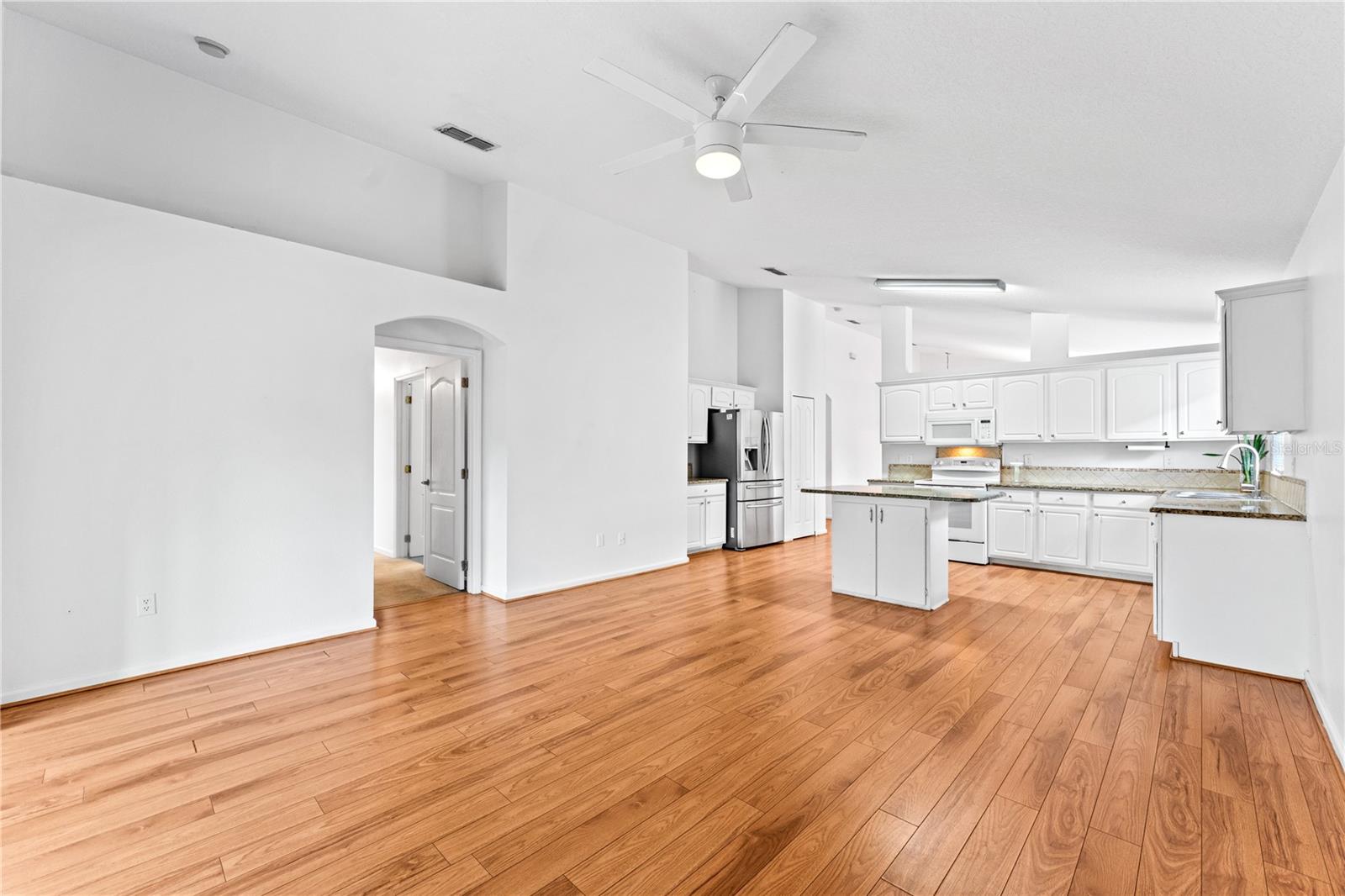 LAKE GRIFFIN ESTATES - Residential