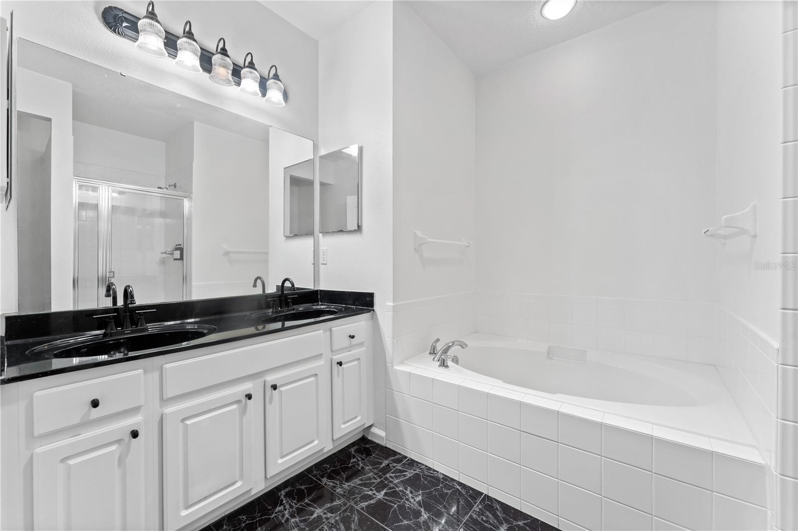 LAKE GRIFFIN ESTATES - Residential