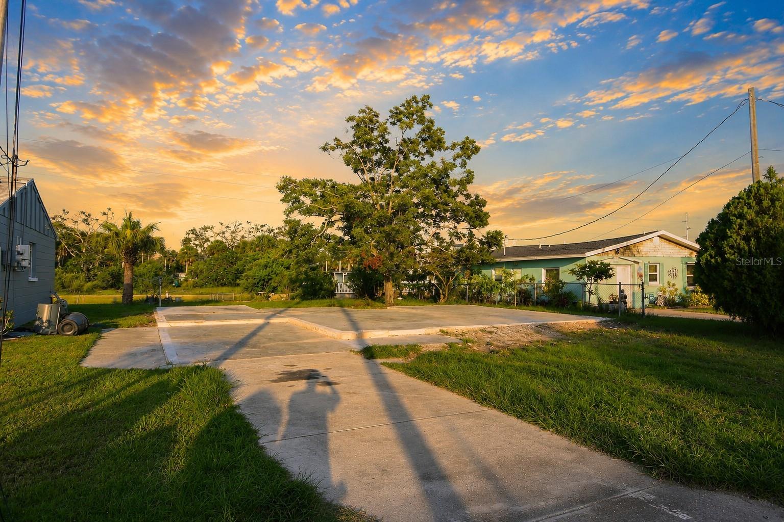 HUDSON BEACH ESTATES - Land