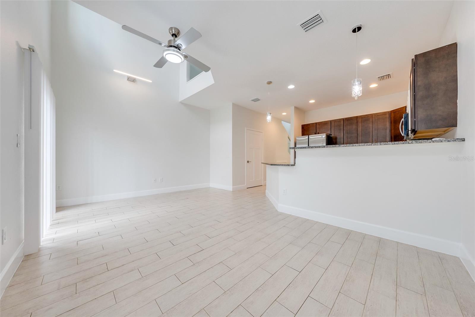 DELMOS CONDO - Residential Lease