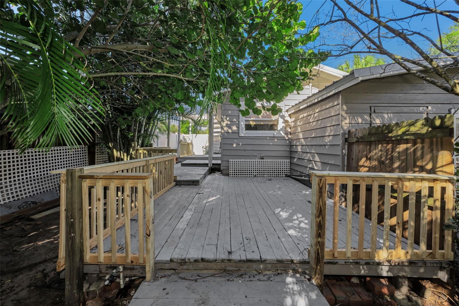 YOUNGS SUB DE LUXE - Residential Lease