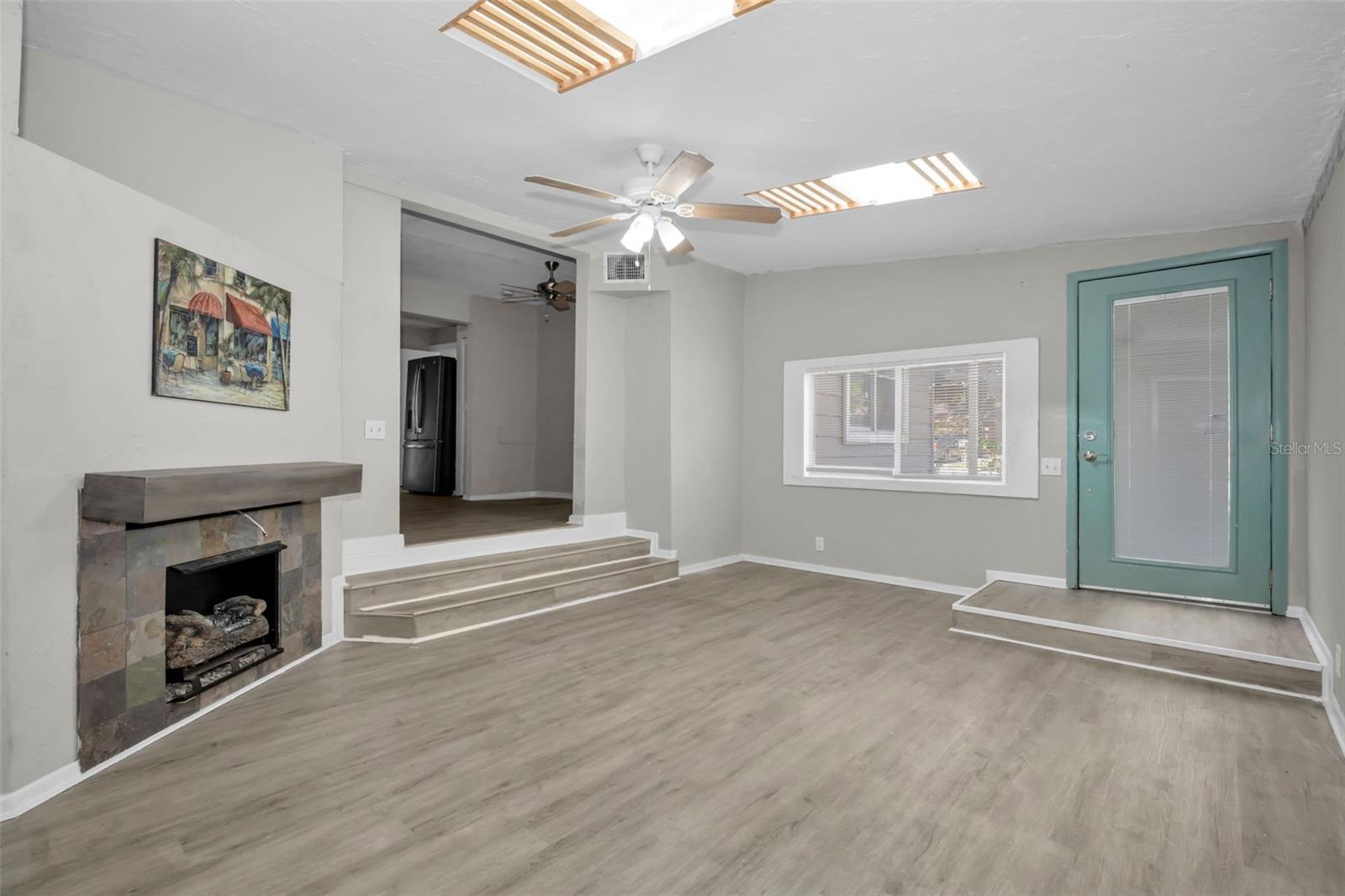 YOUNGS SUB DE LUXE - Residential Lease
