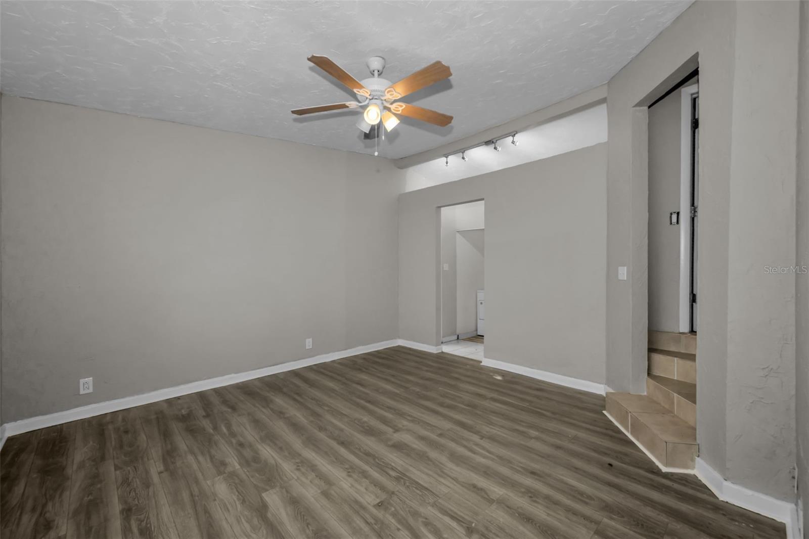 YOUNGS SUB DE LUXE - Residential Lease