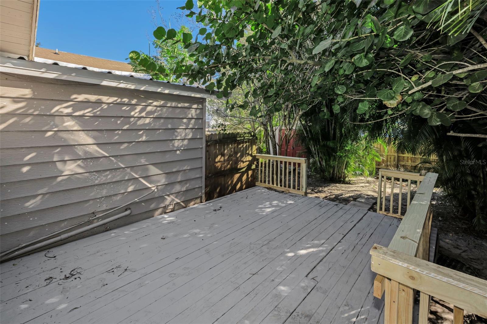 YOUNGS SUB DE LUXE - Residential Lease
