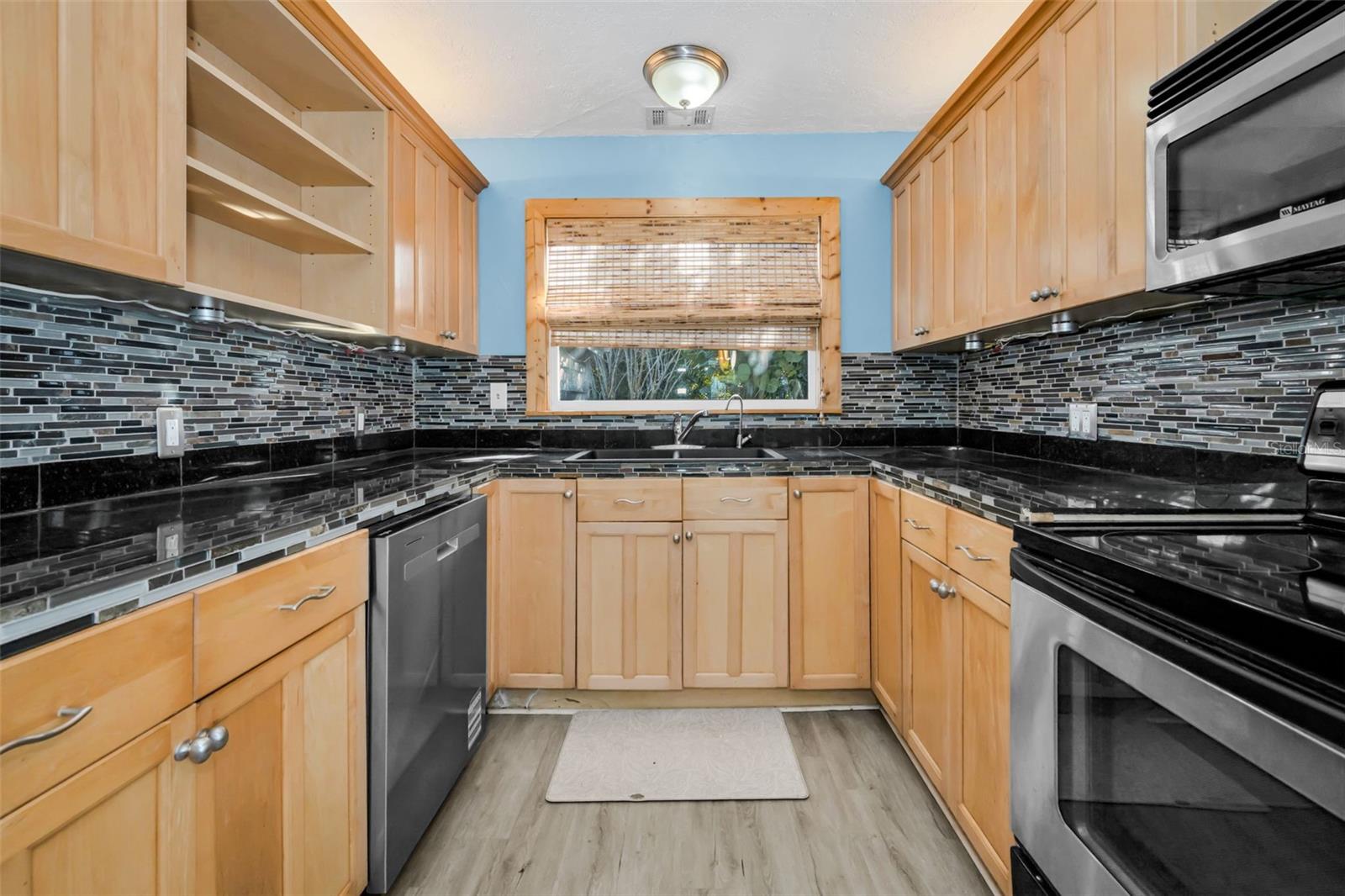 YOUNGS SUB DE LUXE - Residential Lease