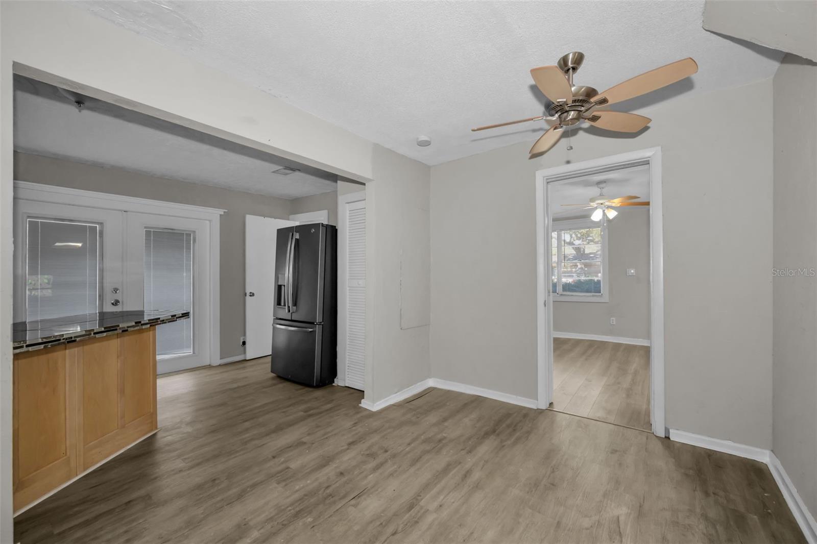 YOUNGS SUB DE LUXE - Residential Lease