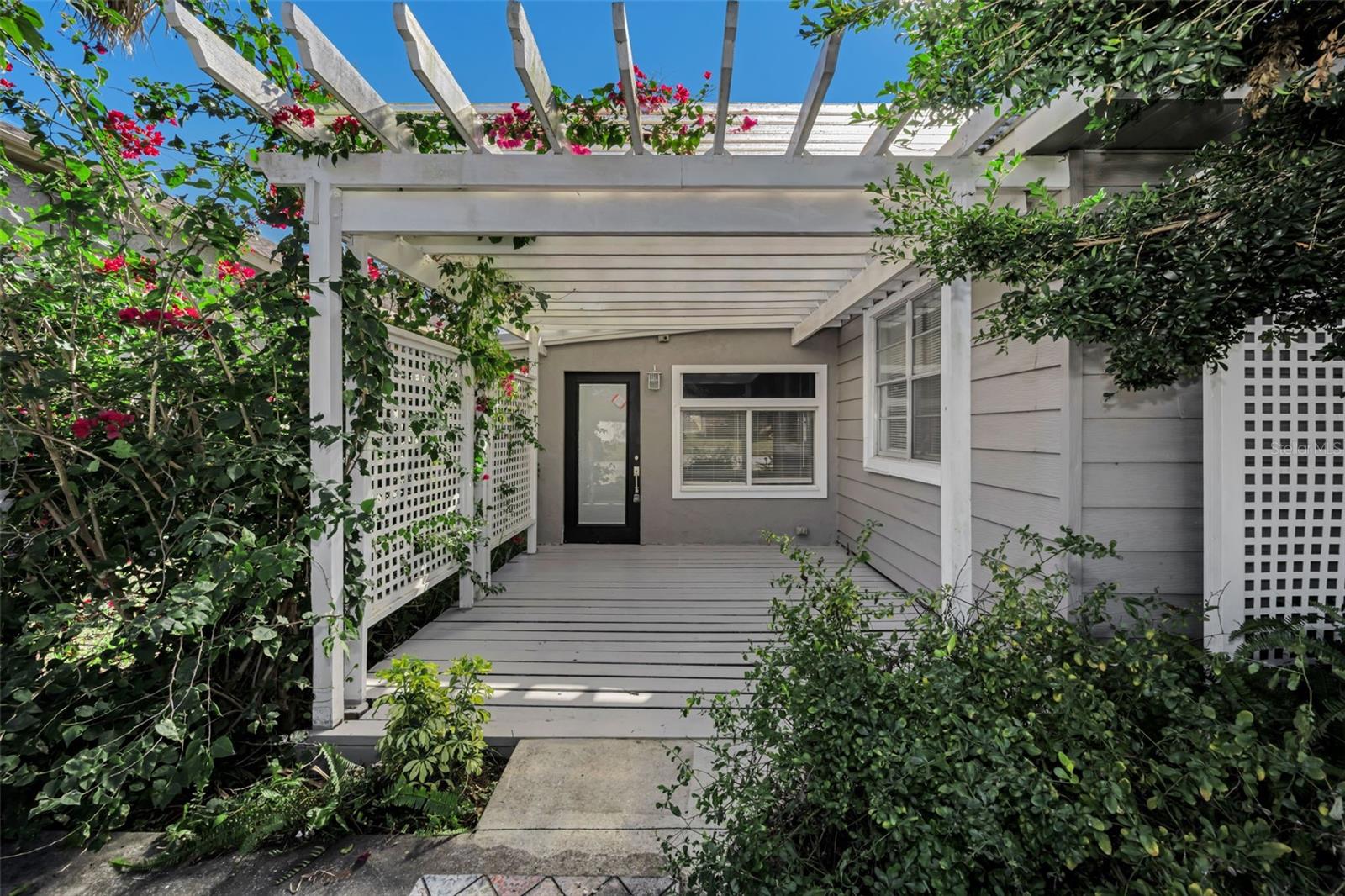 YOUNGS SUB DE LUXE - Residential Lease