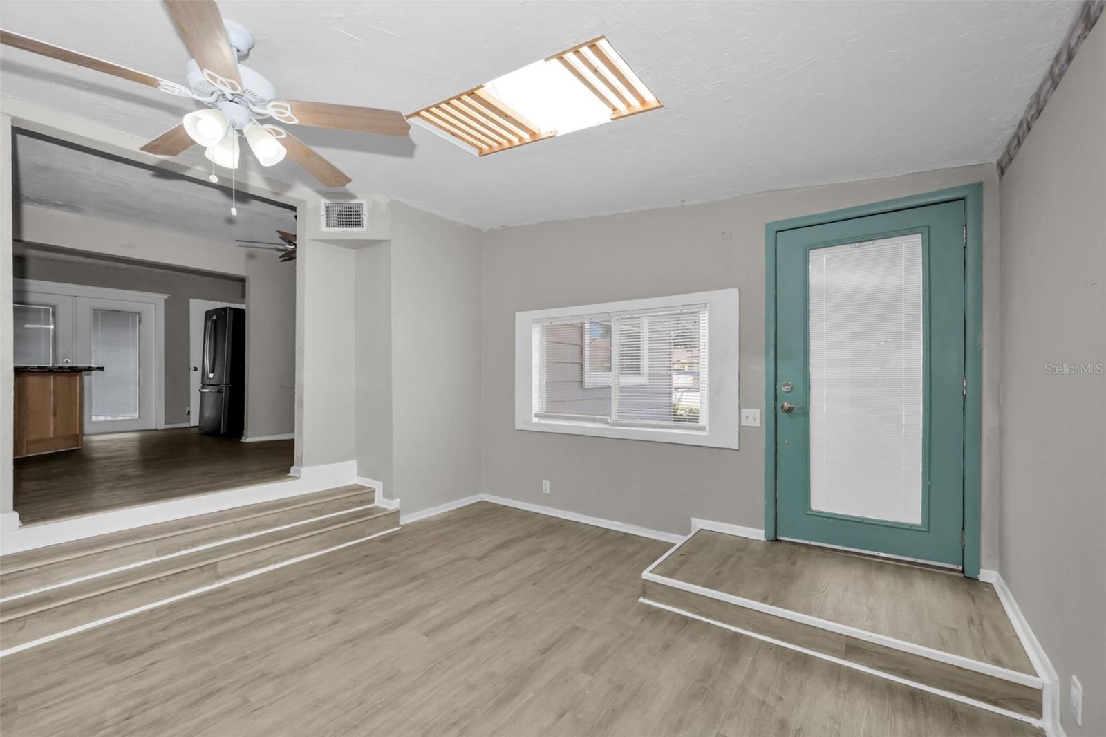 YOUNGS SUB DE LUXE - Residential Lease