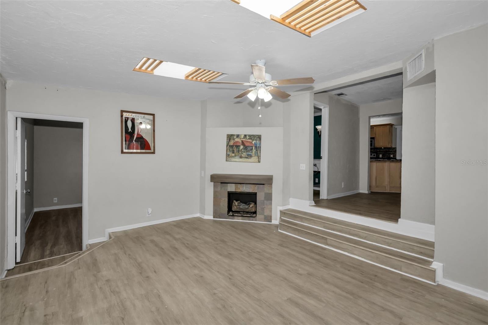 YOUNGS SUB DE LUXE - Residential Lease