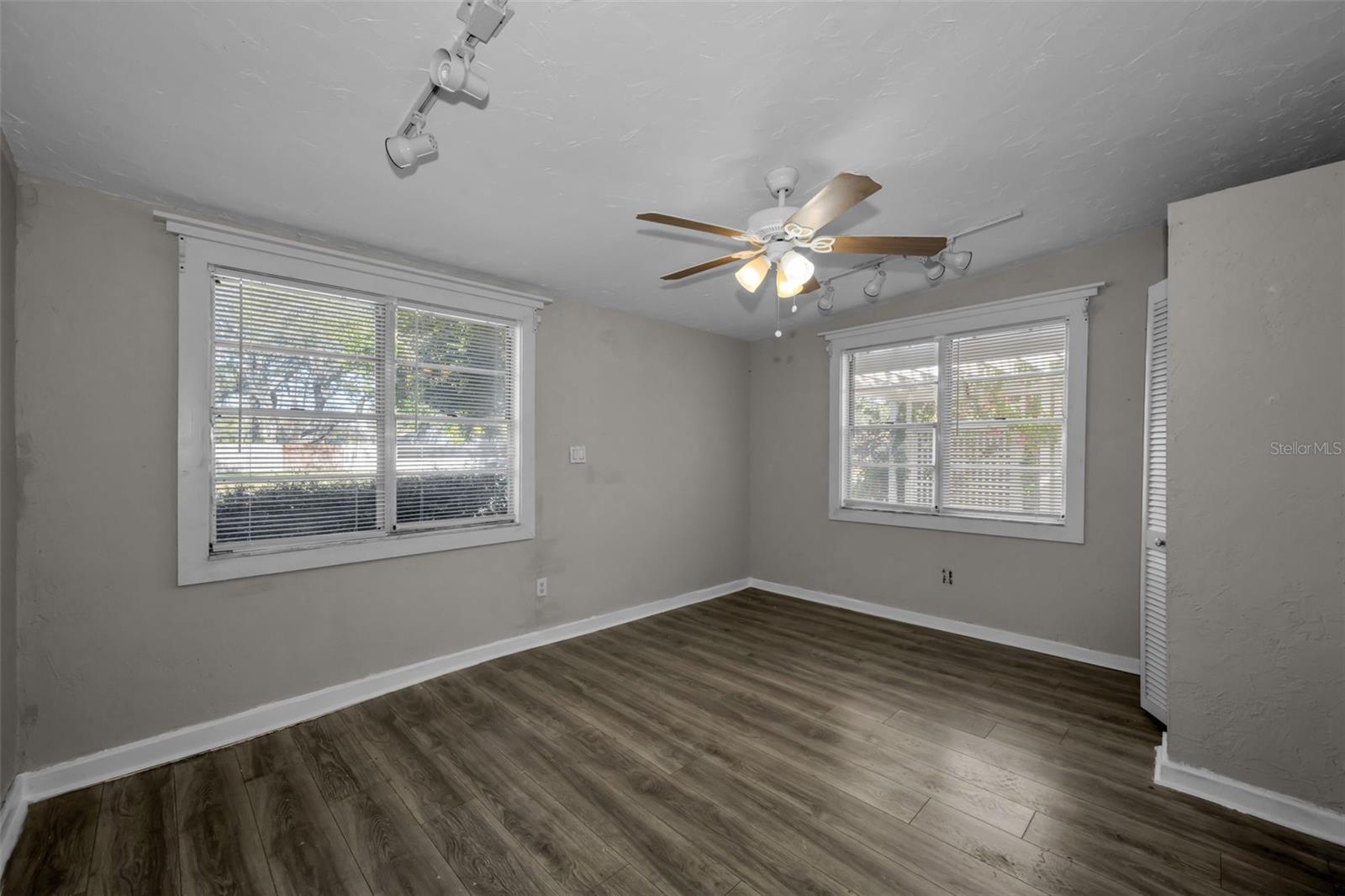 YOUNGS SUB DE LUXE - Residential Lease