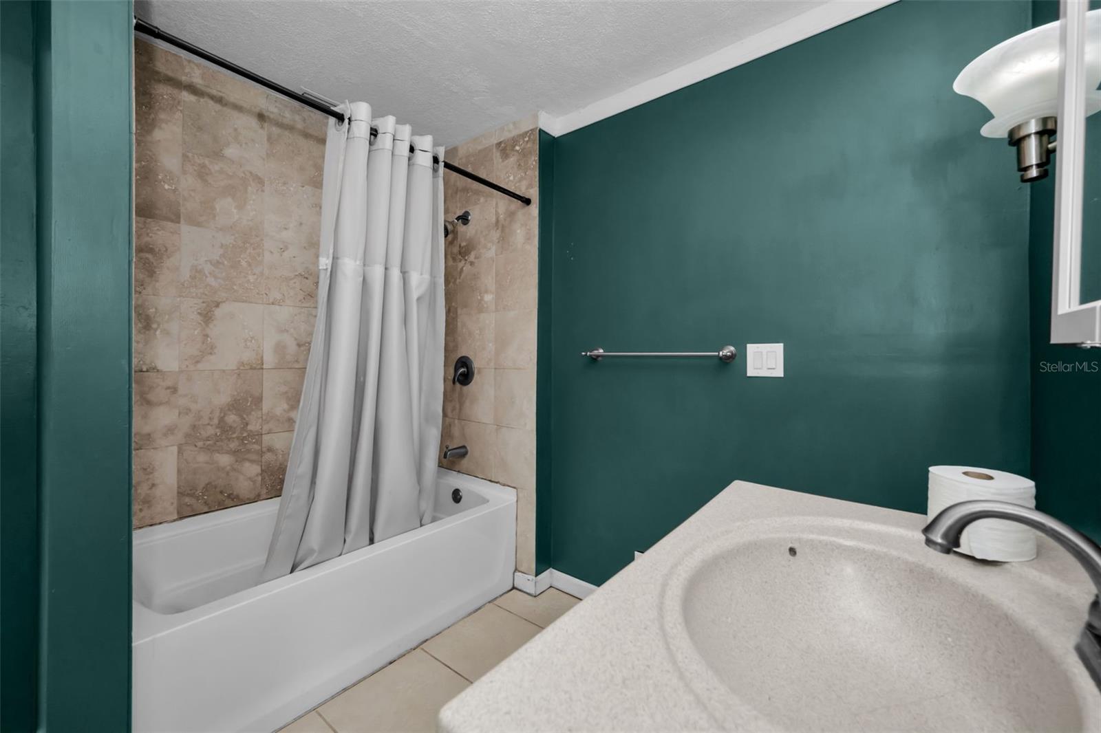 YOUNGS SUB DE LUXE - Residential Lease