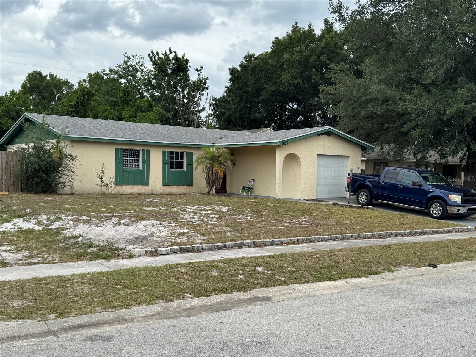 TWIN LAKES MANOR - Residential