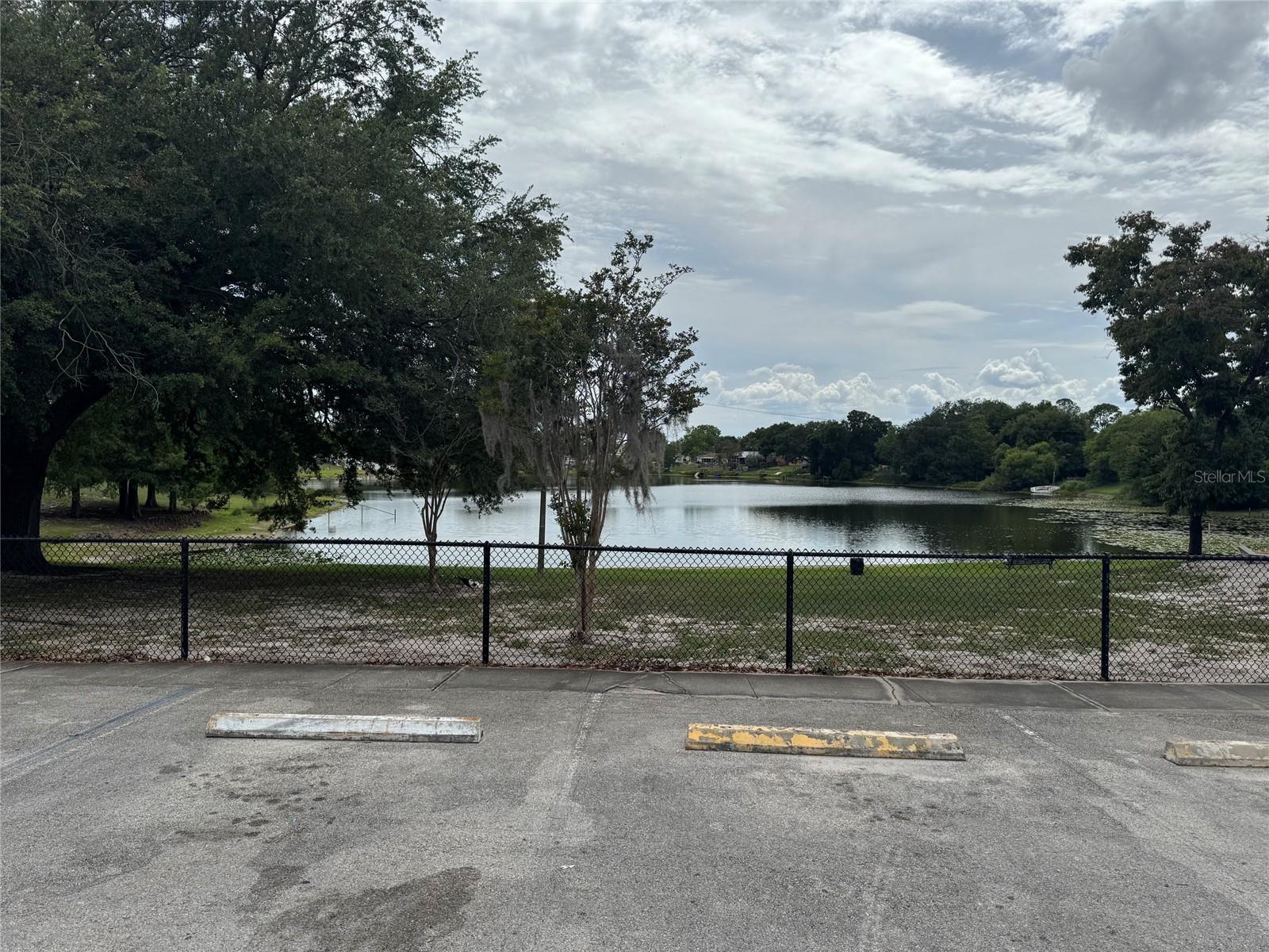 TWIN LAKES MANOR - Residential