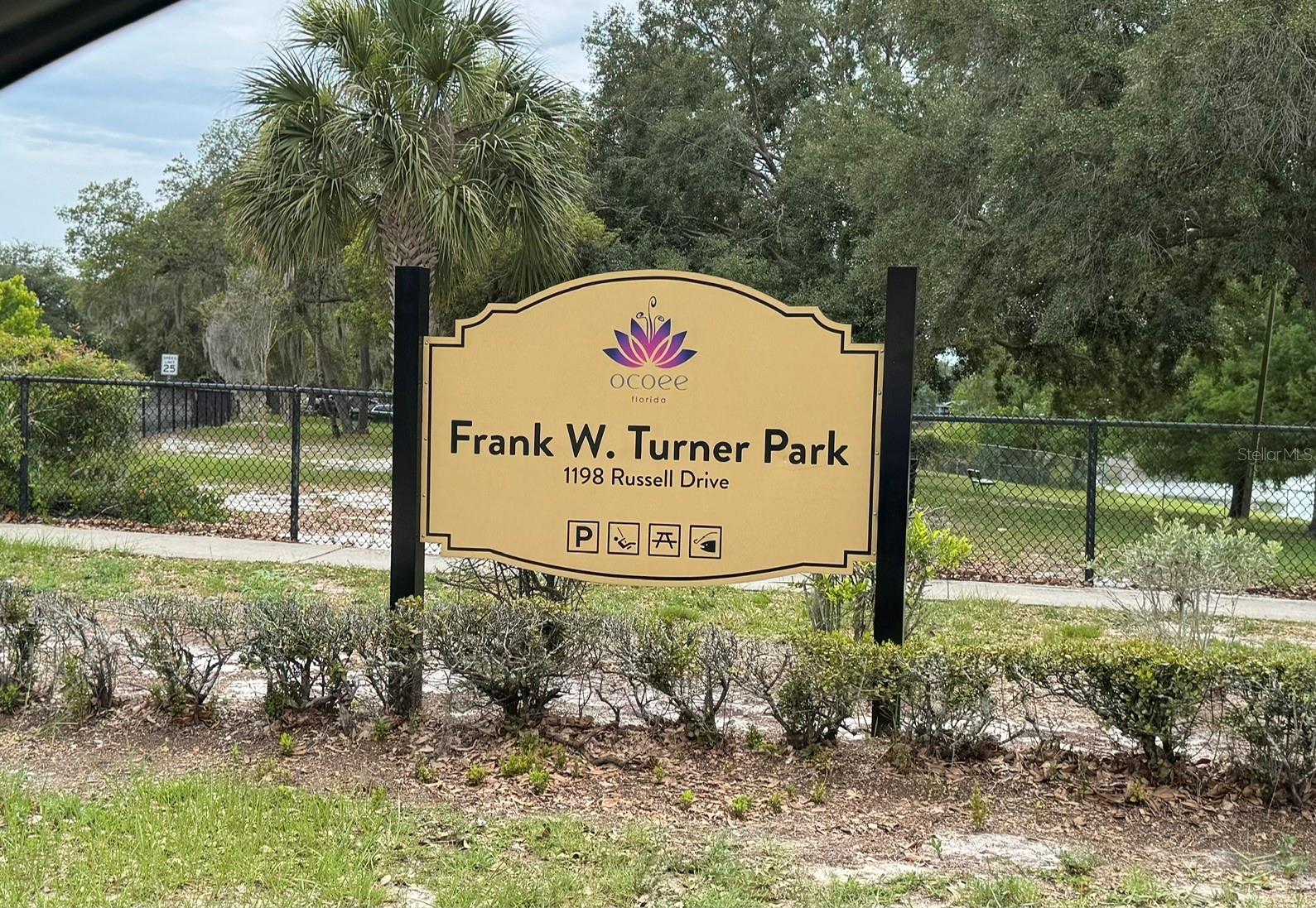 TWIN LAKES MANOR - Residential