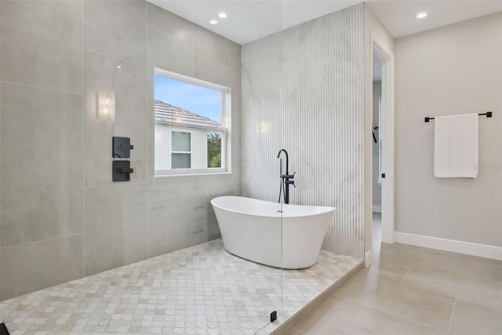 LAKE ROBERTS LNDG E - Residential