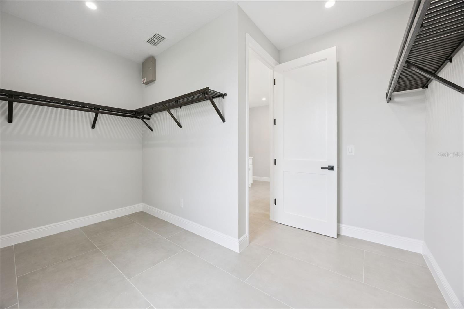 LAKE ROBERTS LNDG E - Residential