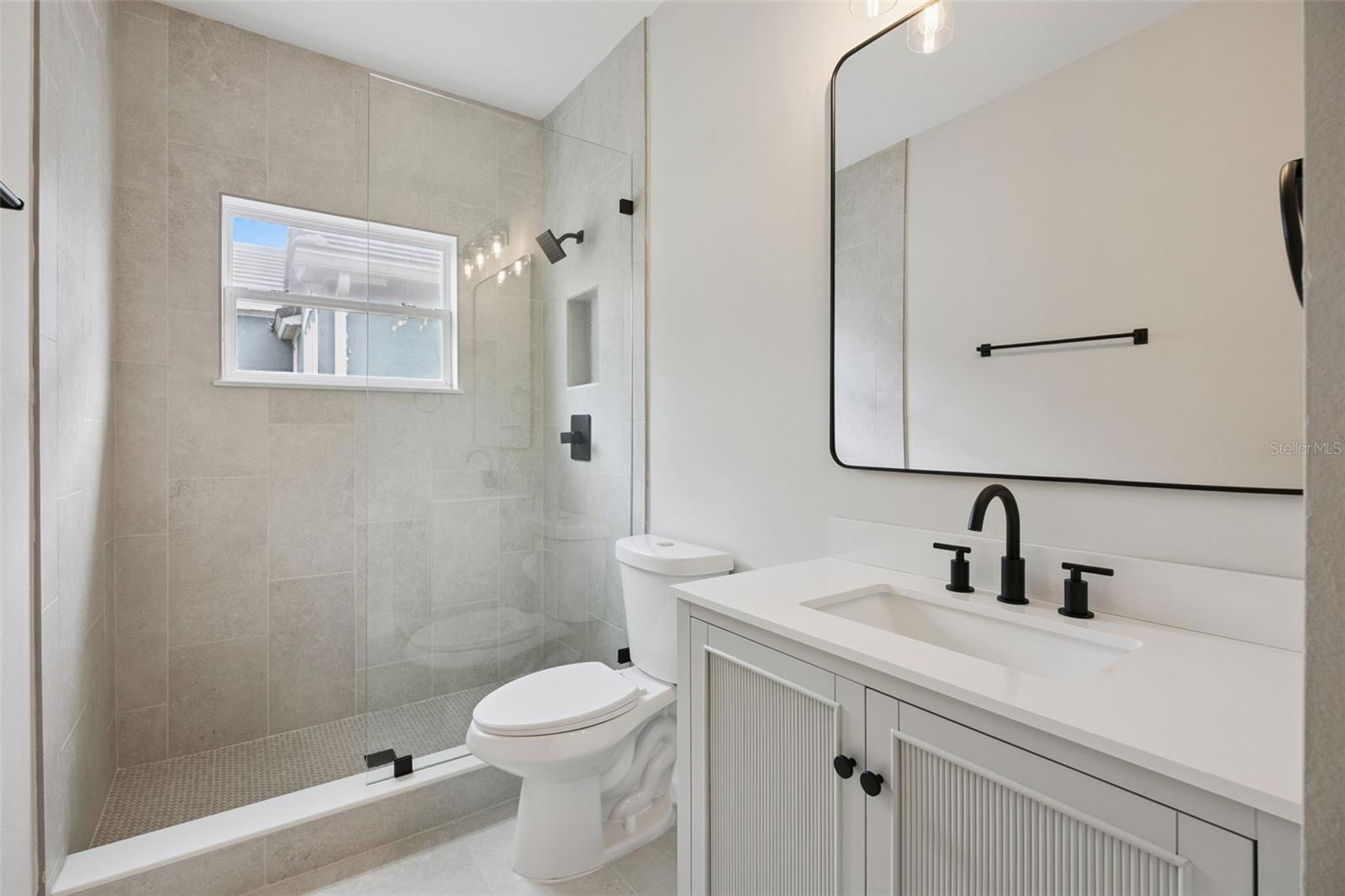 LAKE ROBERTS LNDG E - Residential