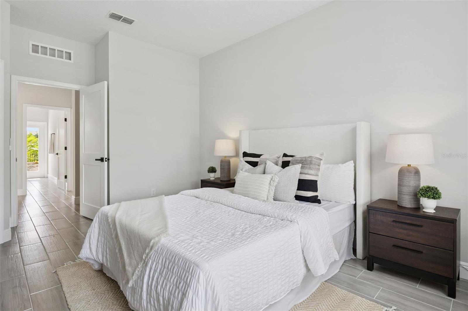 LAKE ROBERTS LNDG E - Residential