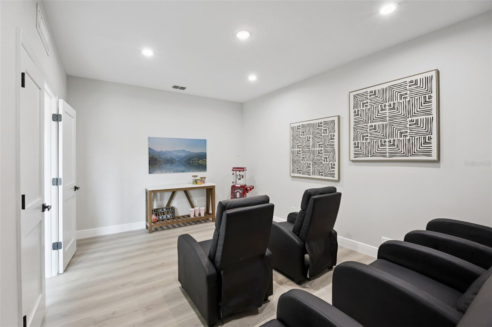 LAKE ROBERTS LNDG E - Residential