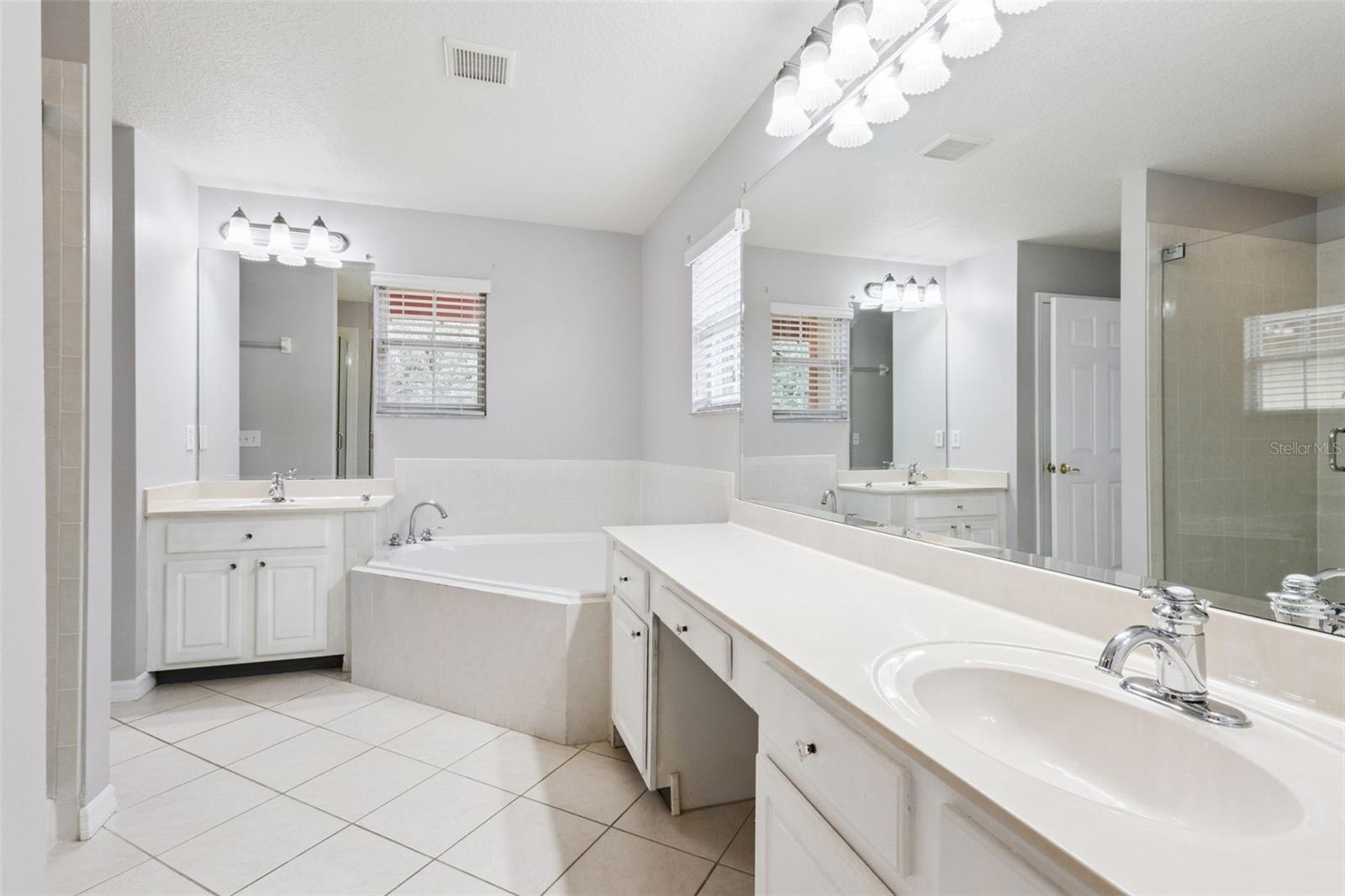 CELEBRATION ROSEVILLE CORNER - Residential