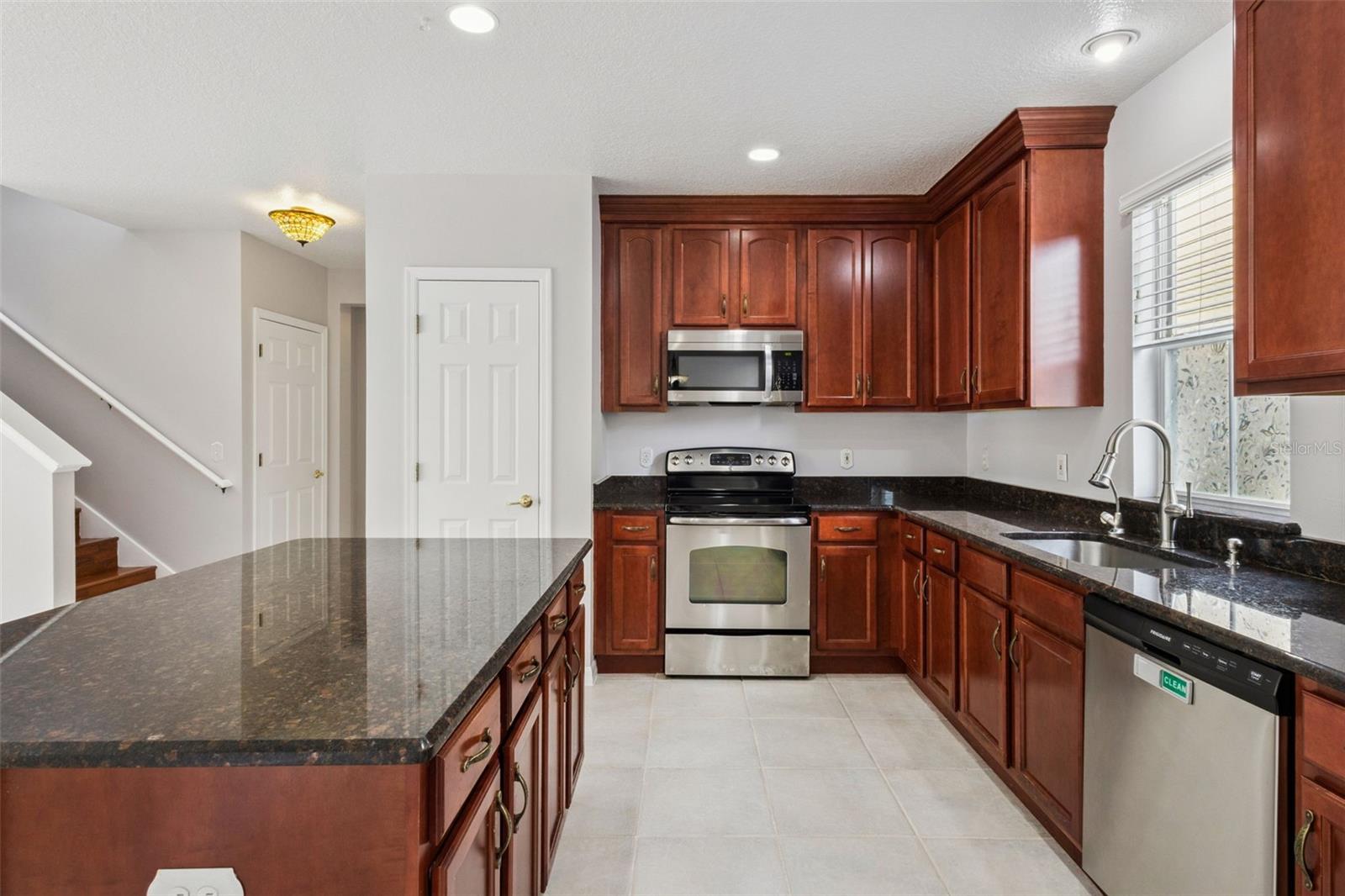 CELEBRATION ROSEVILLE CORNER - Residential