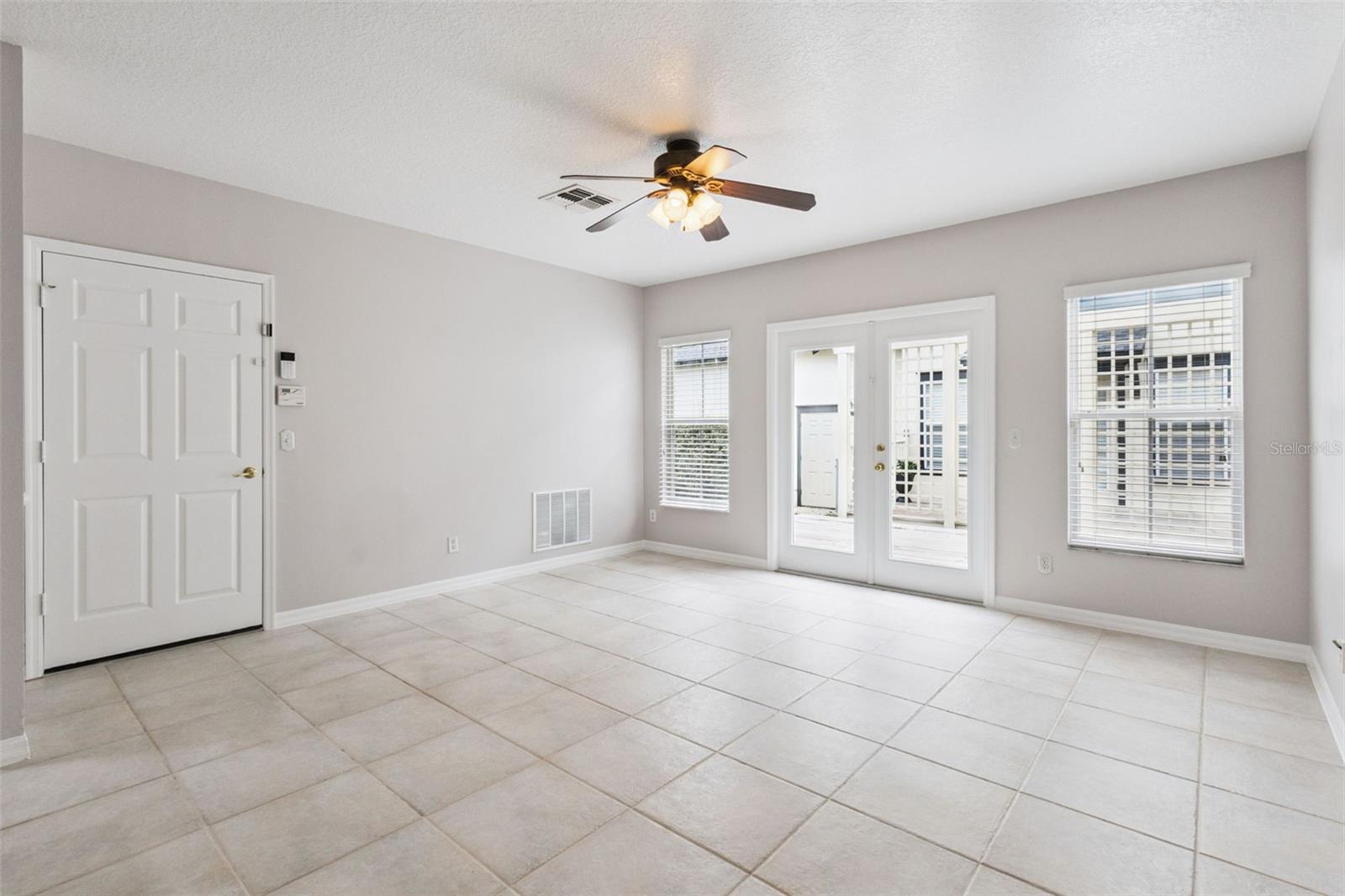 CELEBRATION ROSEVILLE CORNER - Residential