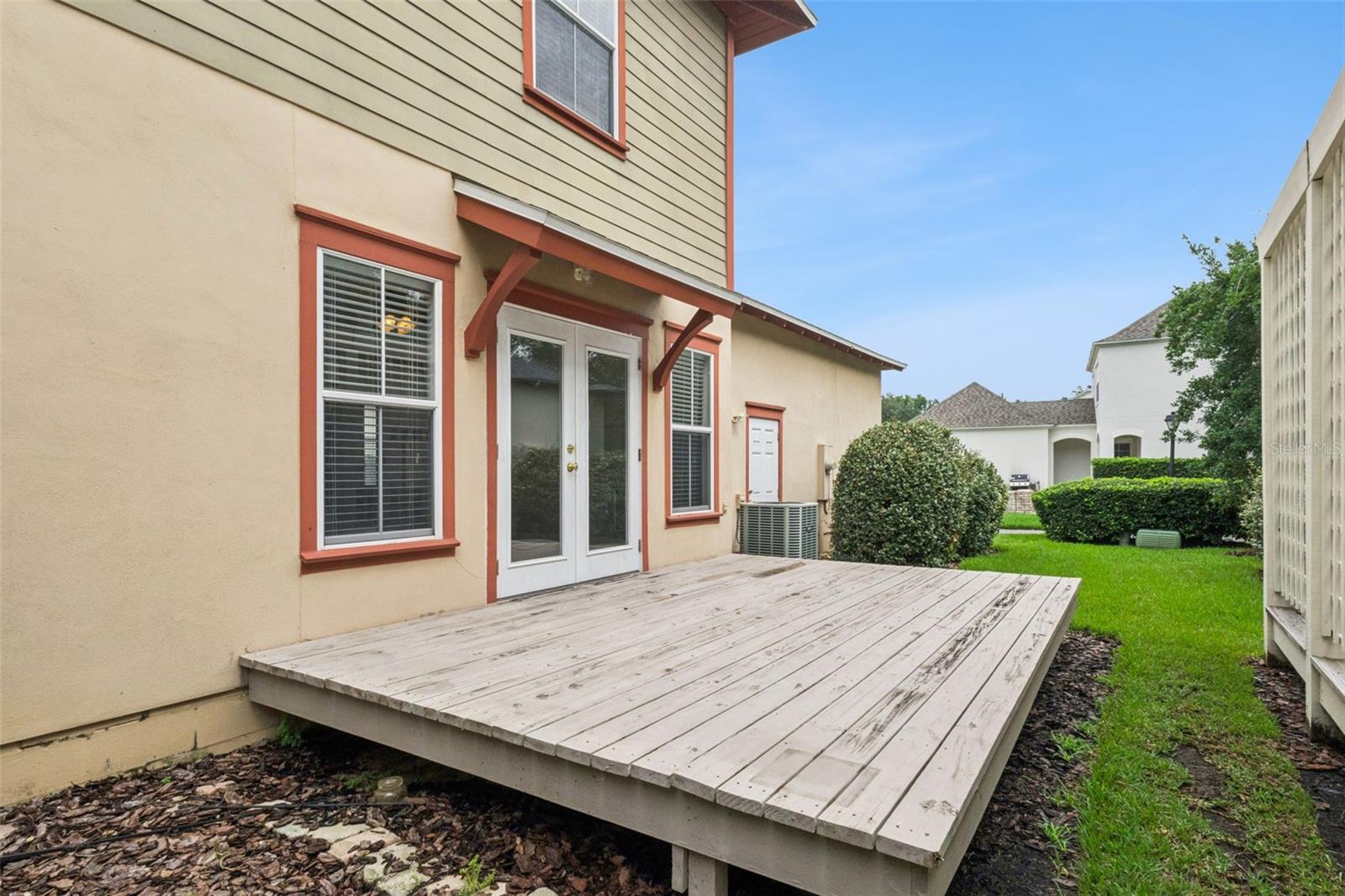 CELEBRATION ROSEVILLE CORNER - Residential