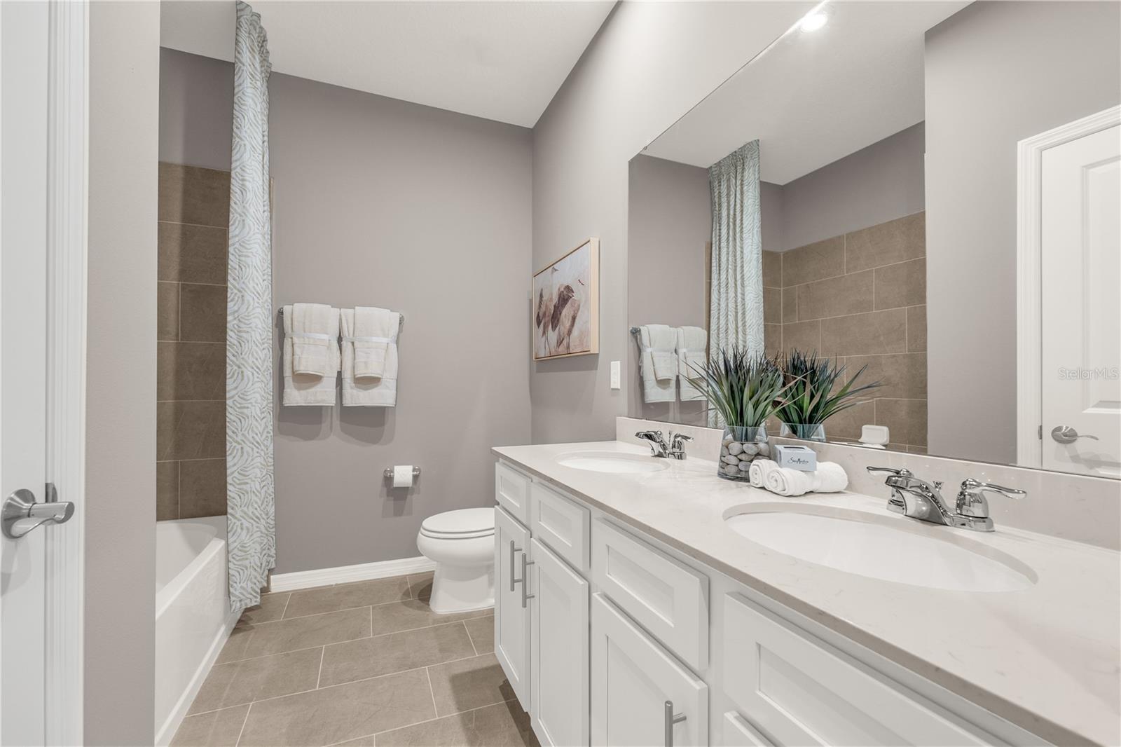 GROVES AT GRAND ISLAND - Residential