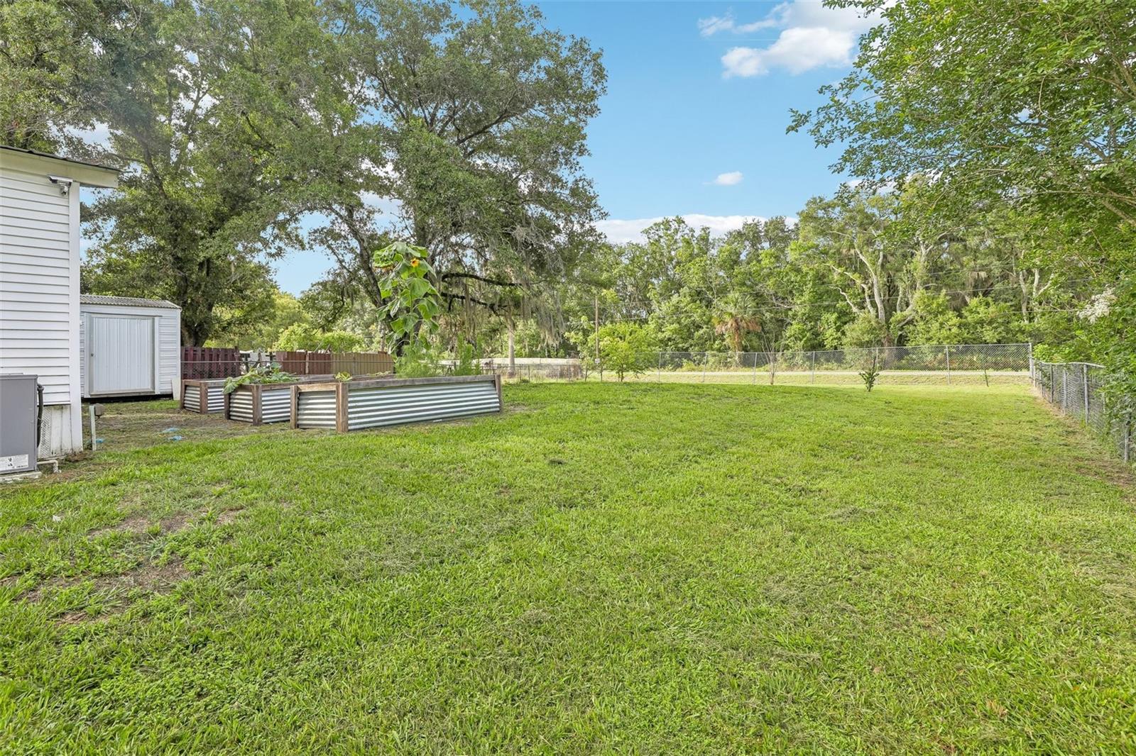 ARIANAS WEST - Residential