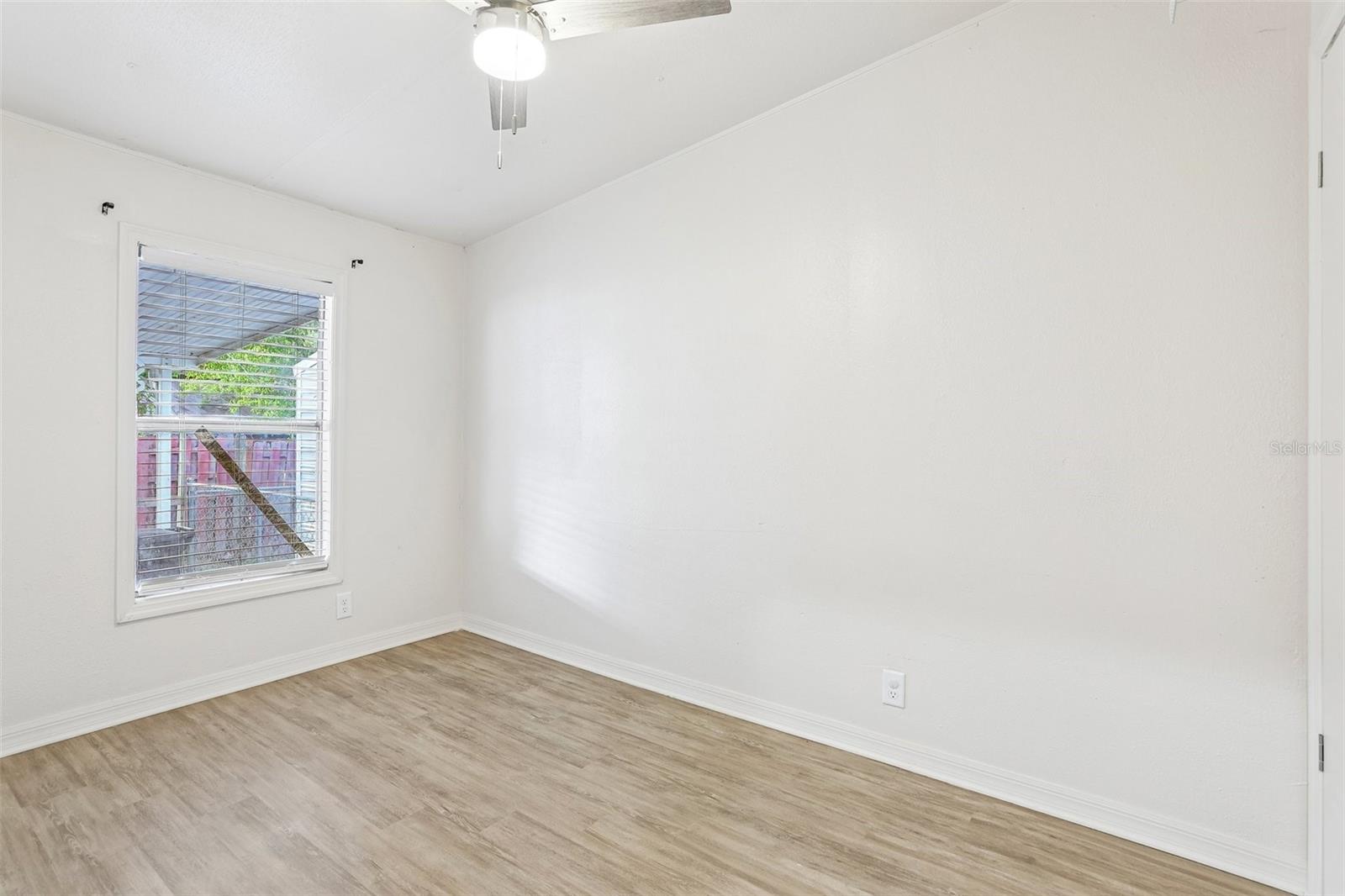 ARIANAS WEST - Residential