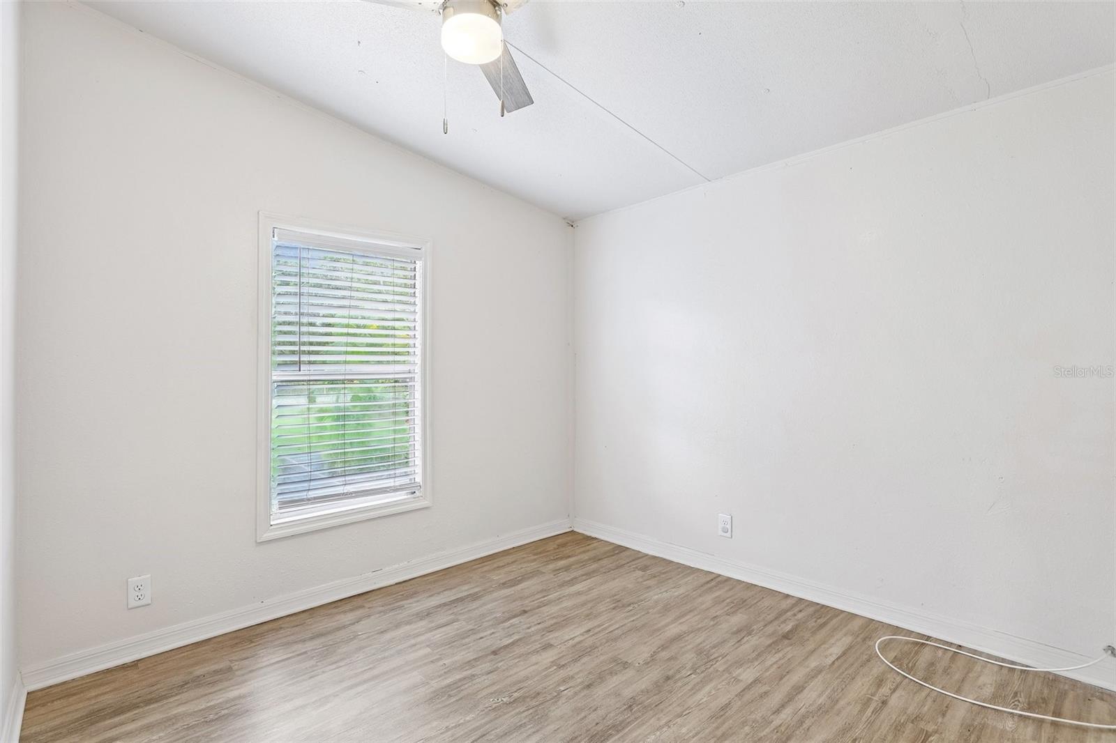 ARIANAS WEST - Residential