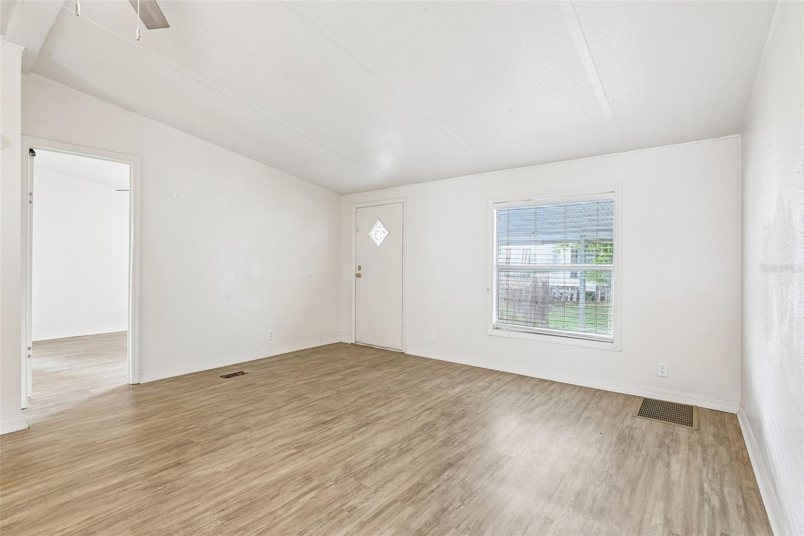 ARIANAS WEST - Residential