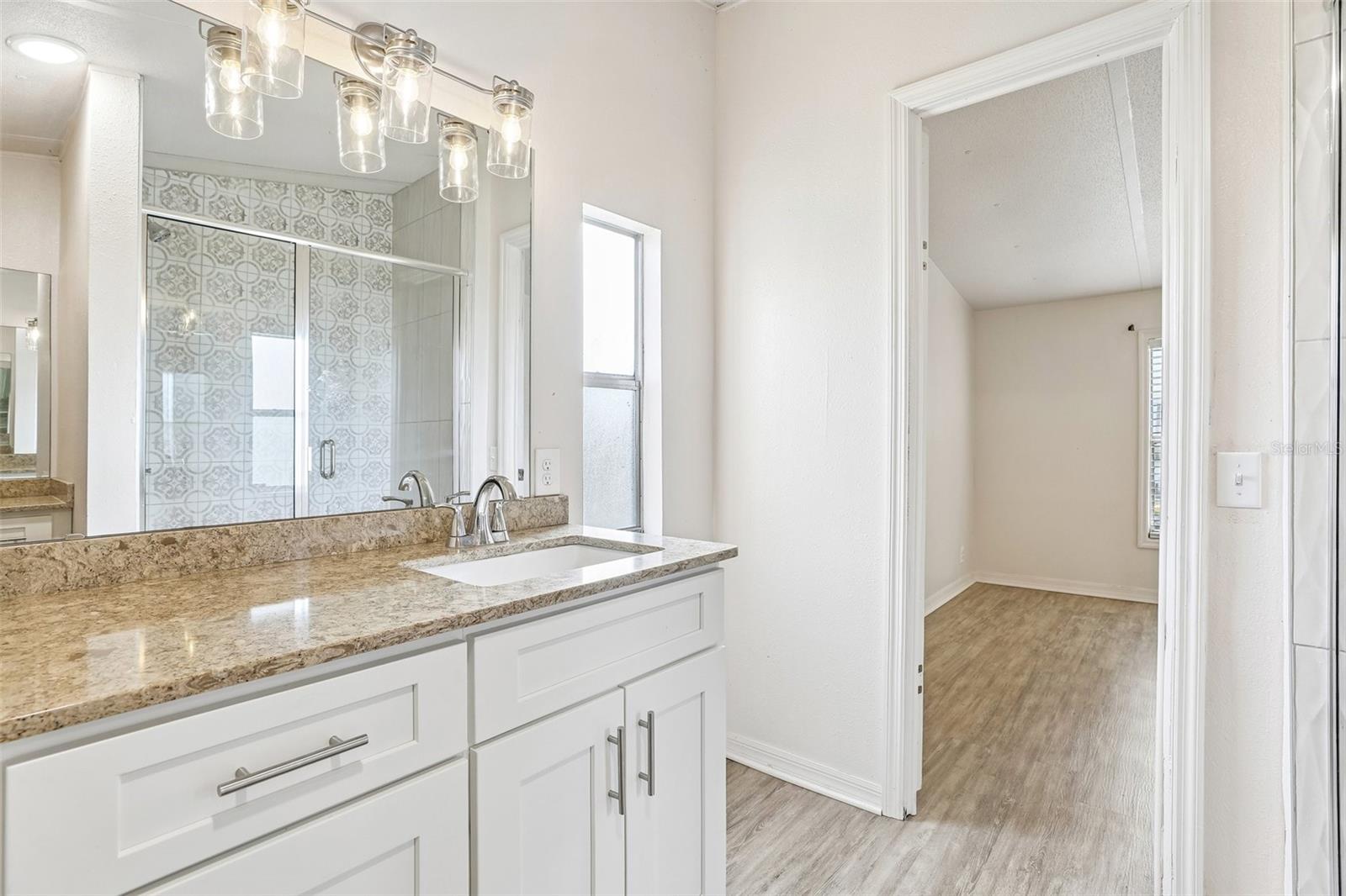 ARIANAS WEST - Residential