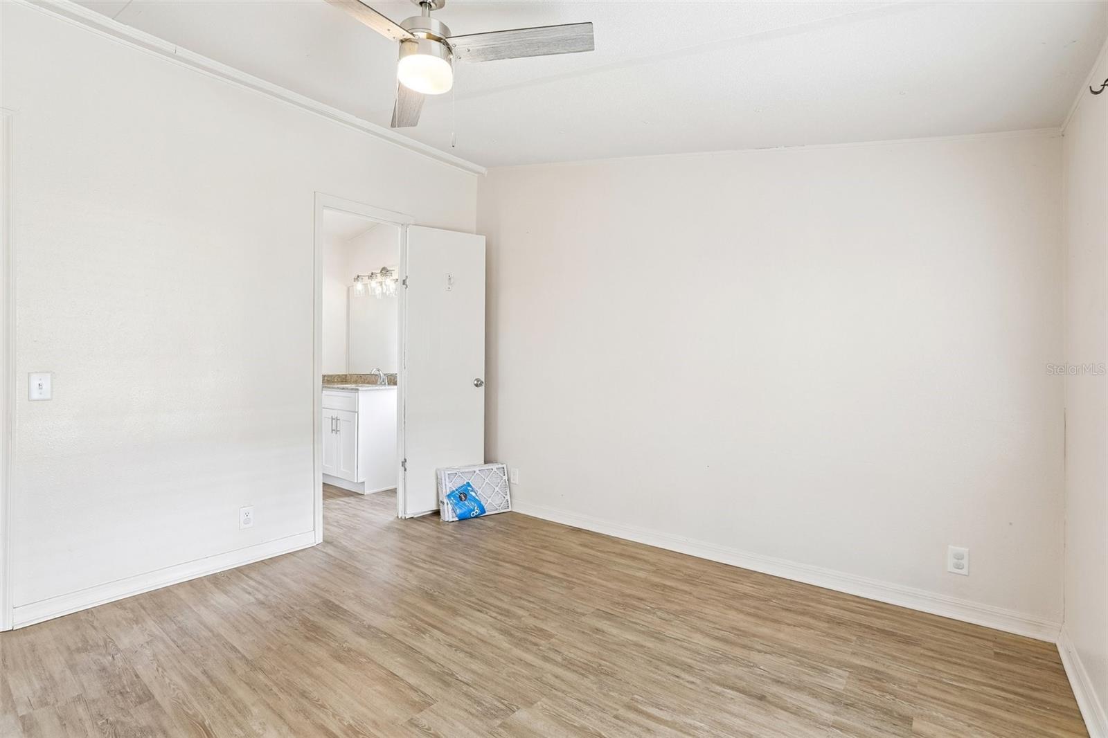 ARIANAS WEST - Residential