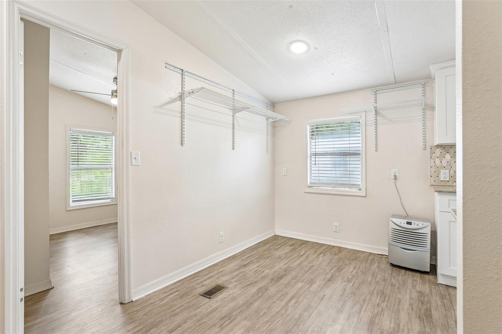 ARIANAS WEST - Residential