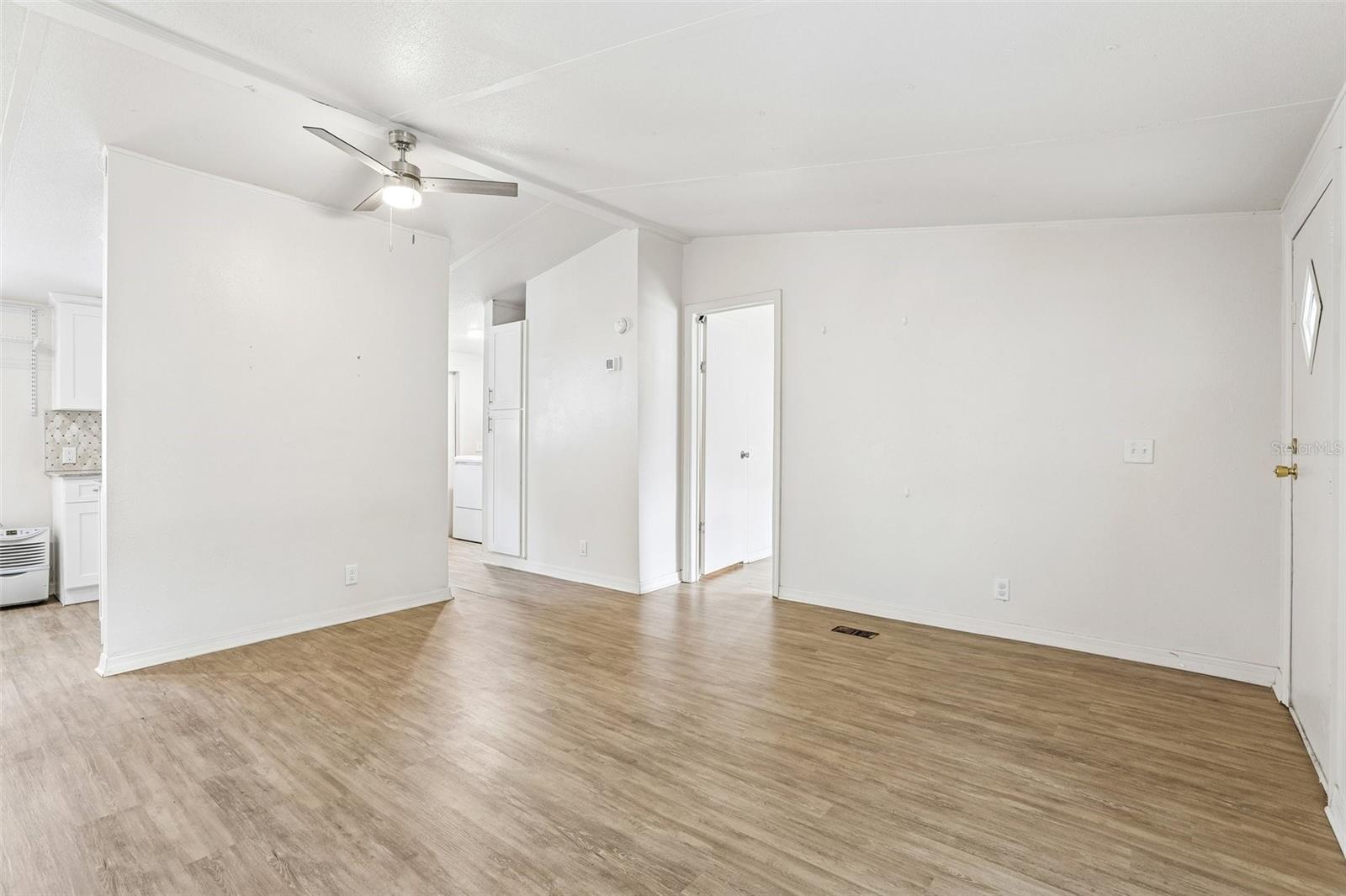 ARIANAS WEST - Residential
