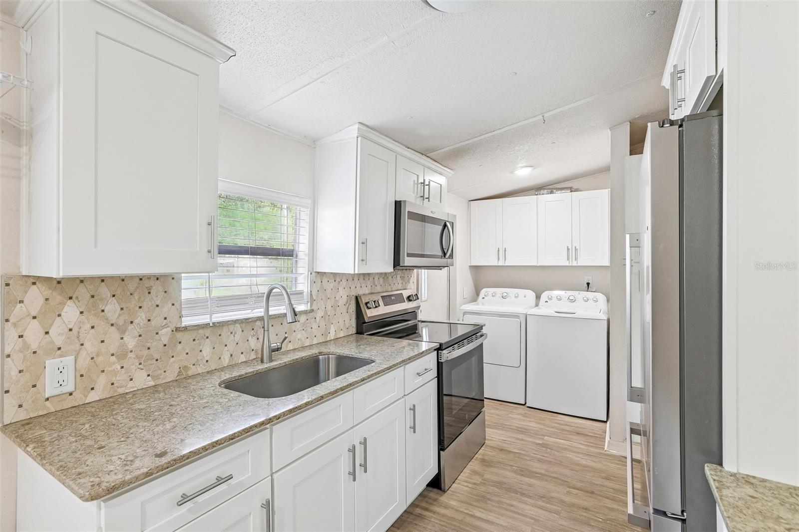 ARIANAS WEST - Residential