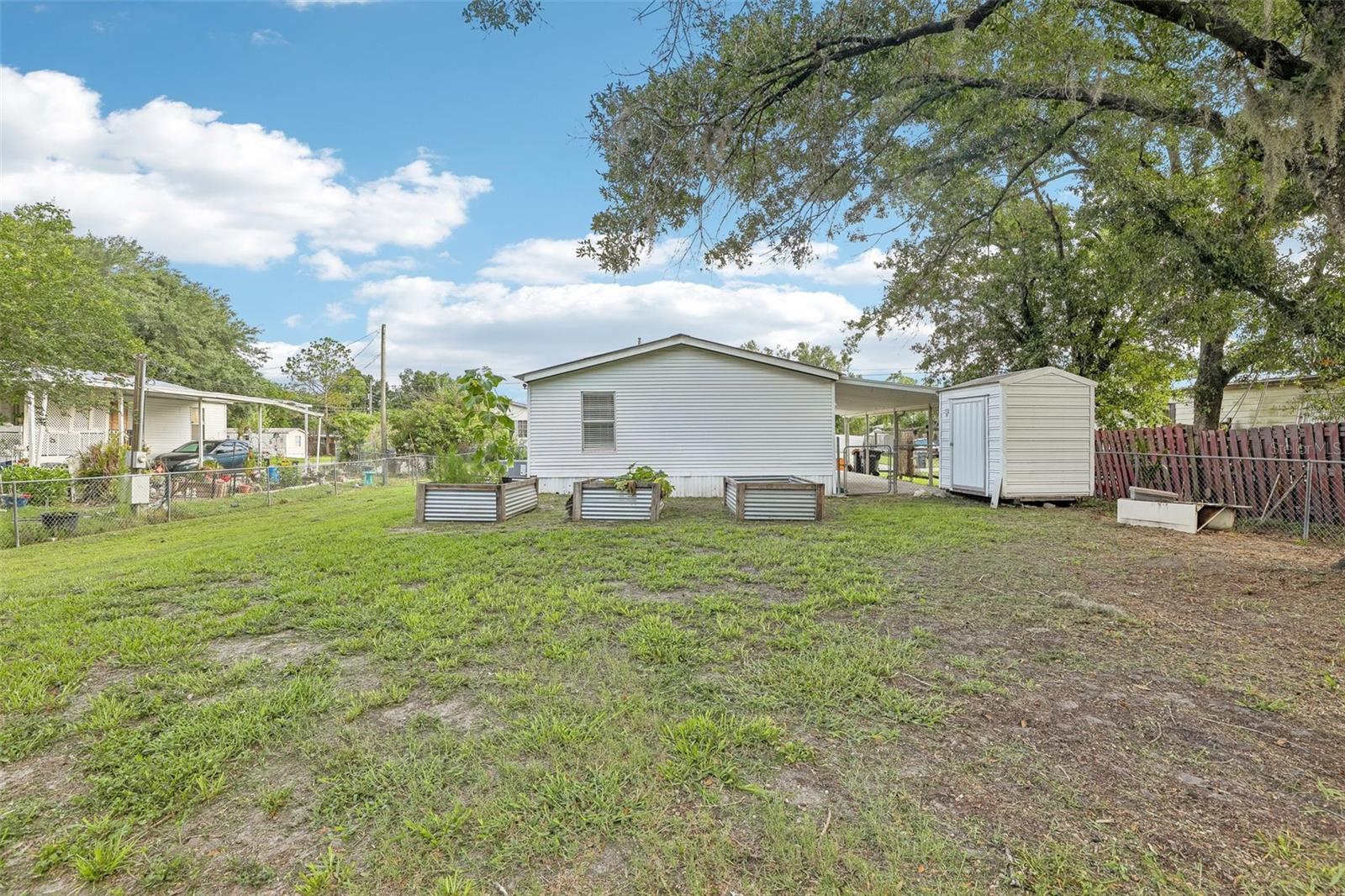 ARIANAS WEST - Residential
